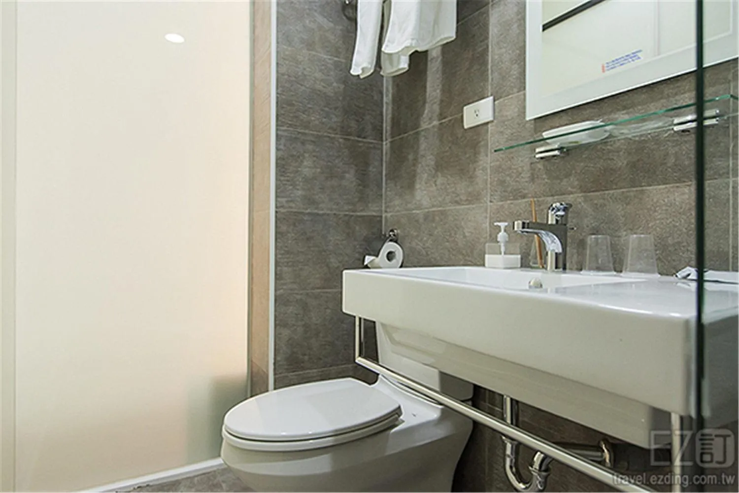 Toilet in Chung Fu Inn