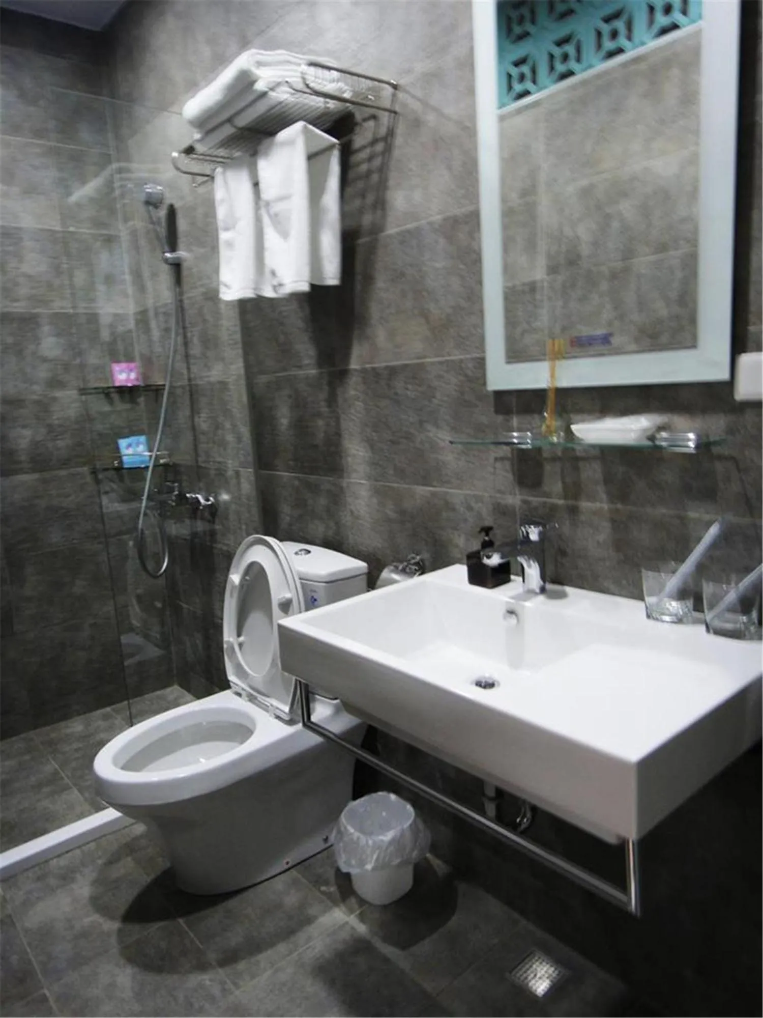 Toilet in Chung Fu Inn