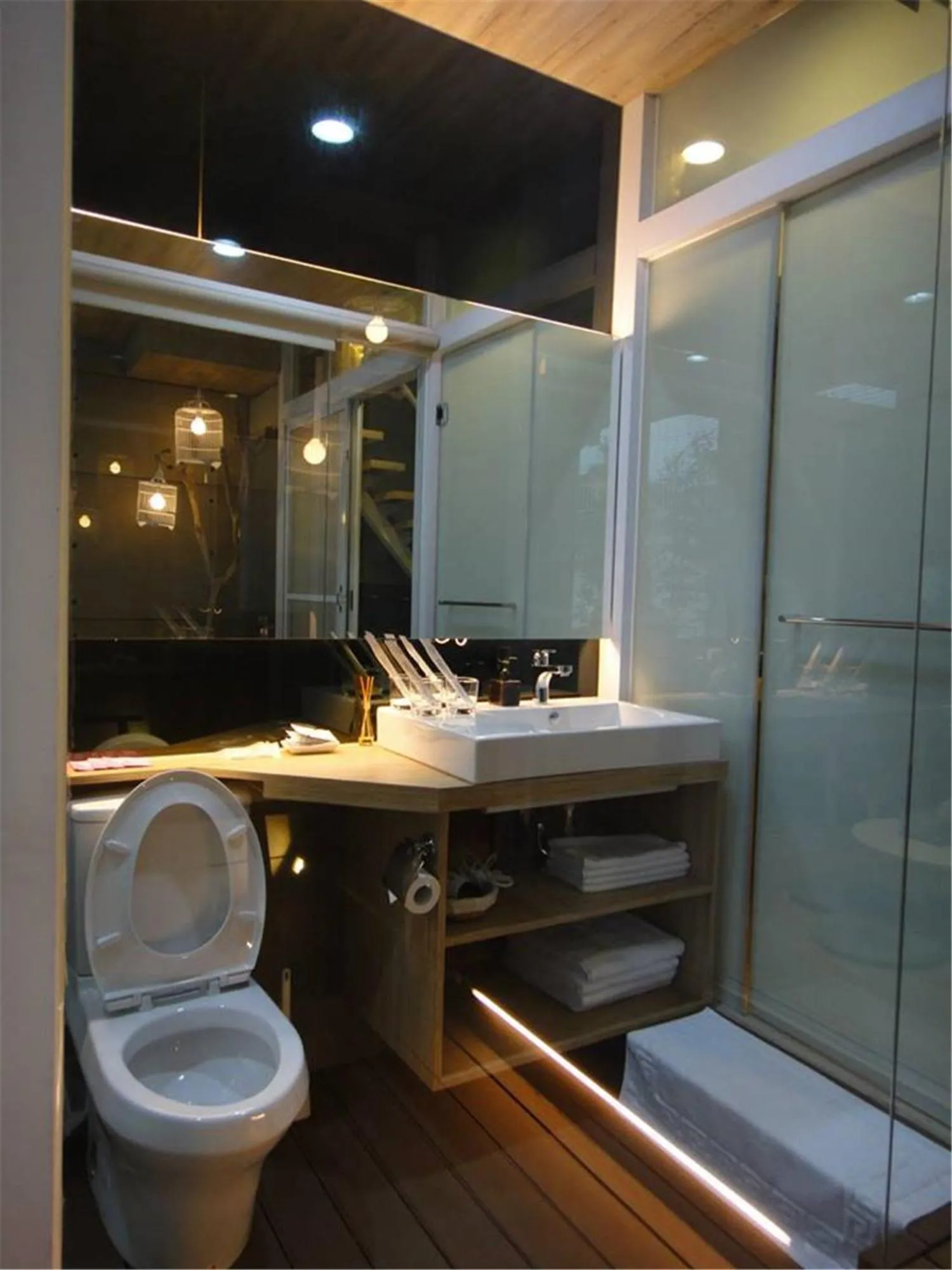 Shower in Chung Fu Inn