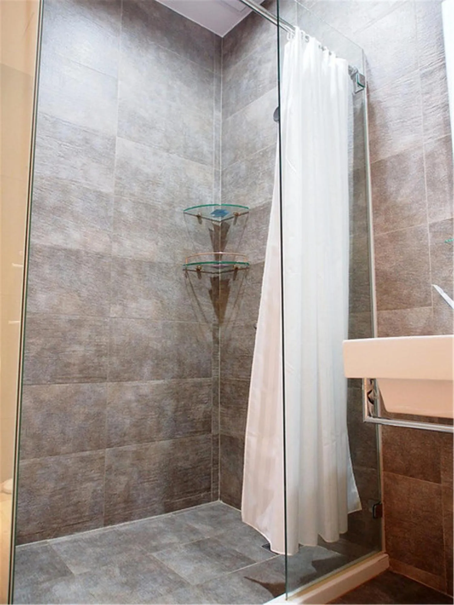 Shower in Chung Fu Inn