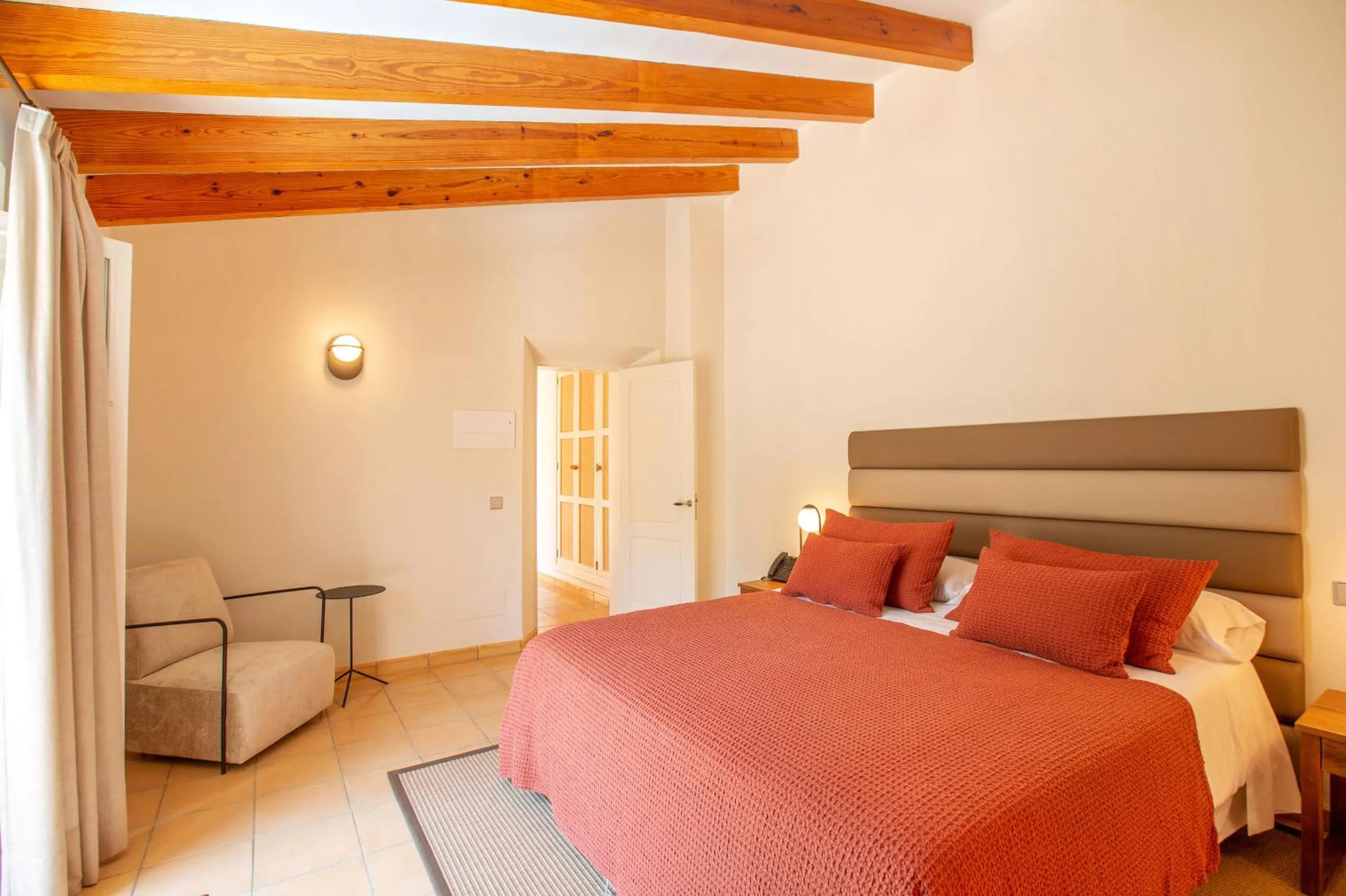 Bedroom, Bed in Hotel y Apartamentos DES PUIG