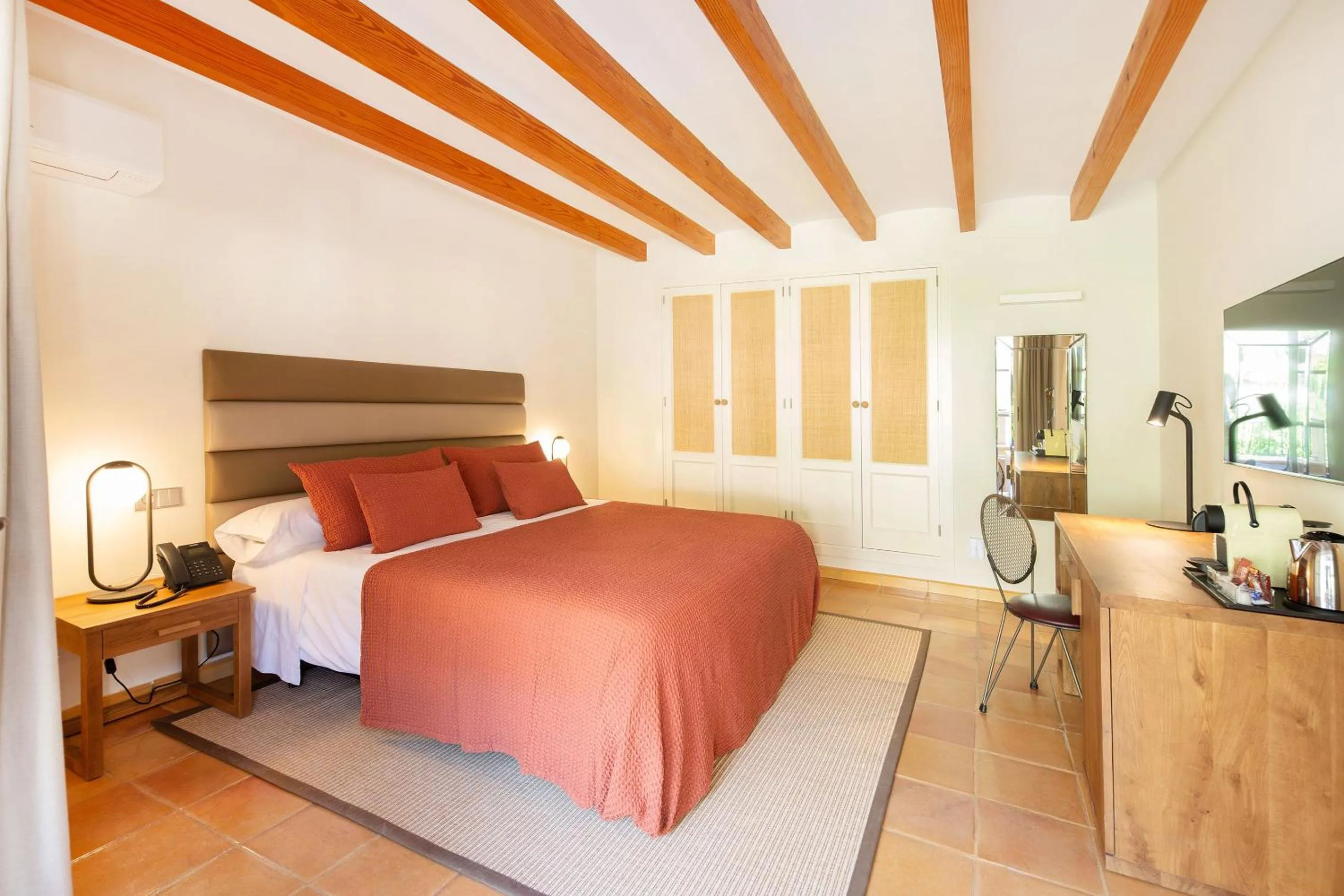 Bedroom, Bed in Hotel y Apartamentos DES PUIG