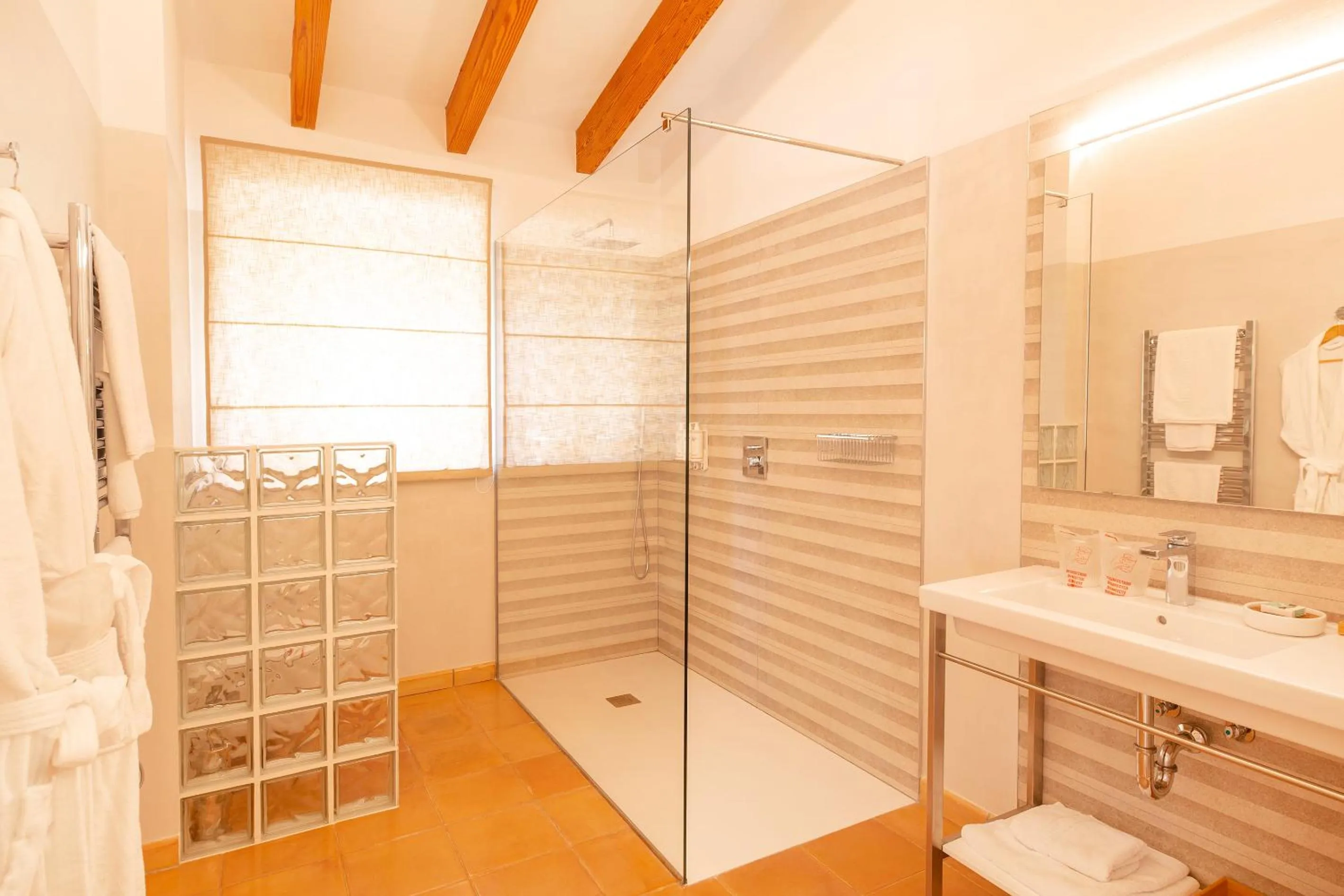 Bathroom in Hotel y Apartamentos DES PUIG