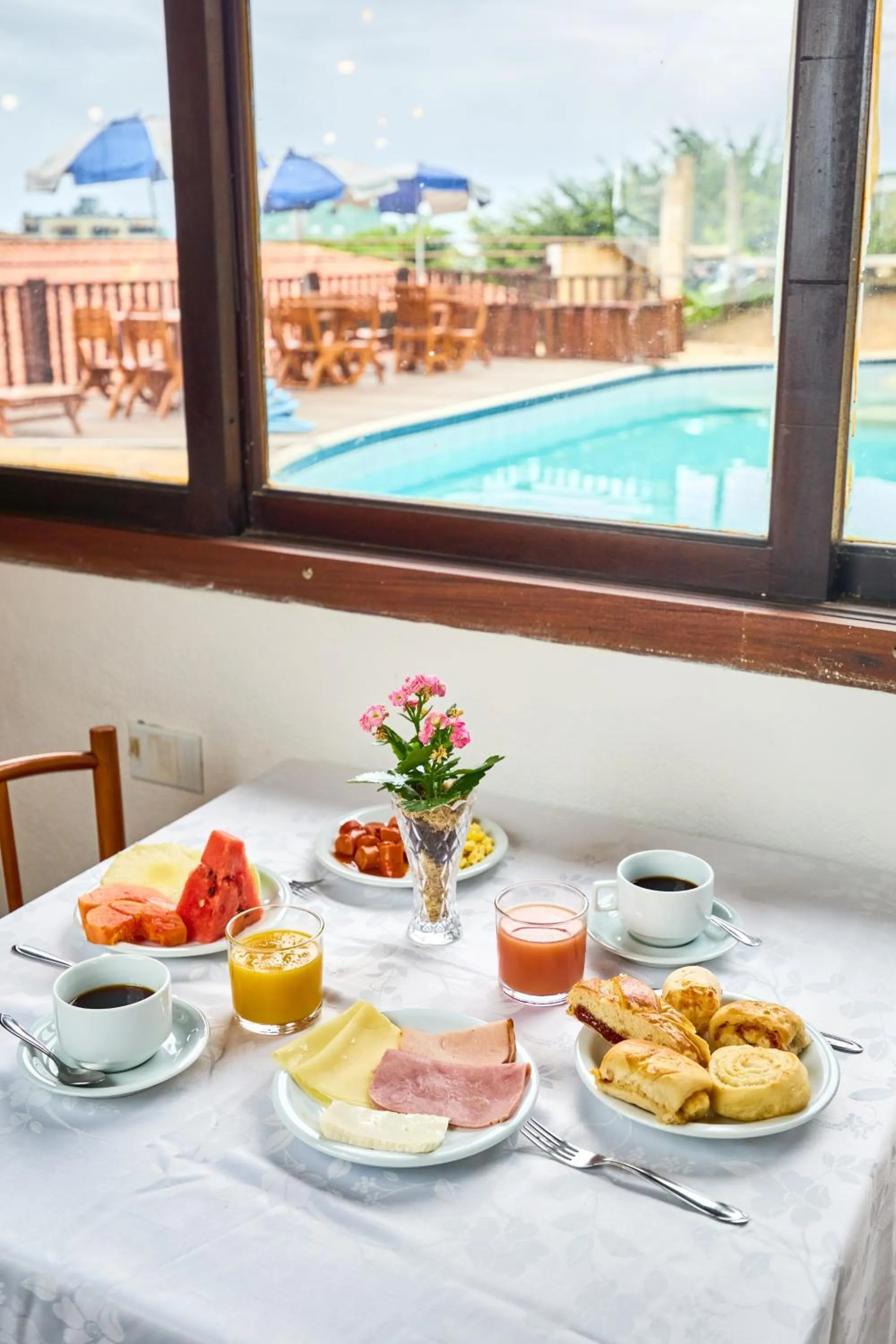 Swimming pool in Hotel Coquille