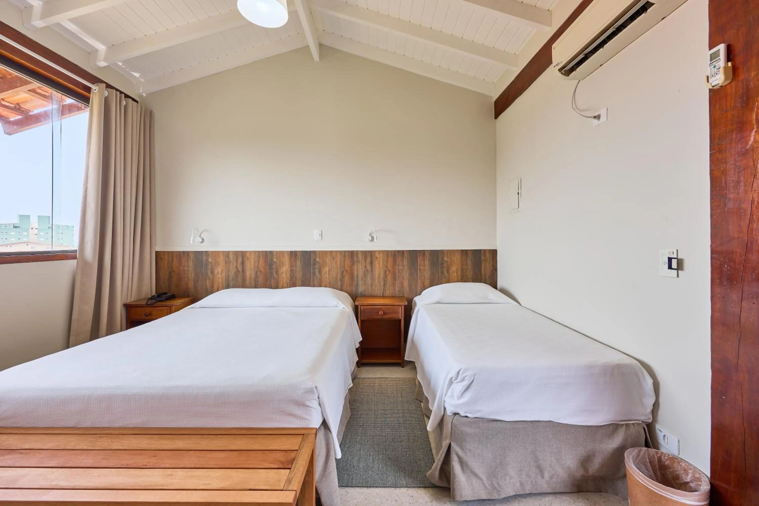 Photo of the whole room, Bed in Hotel Coquille