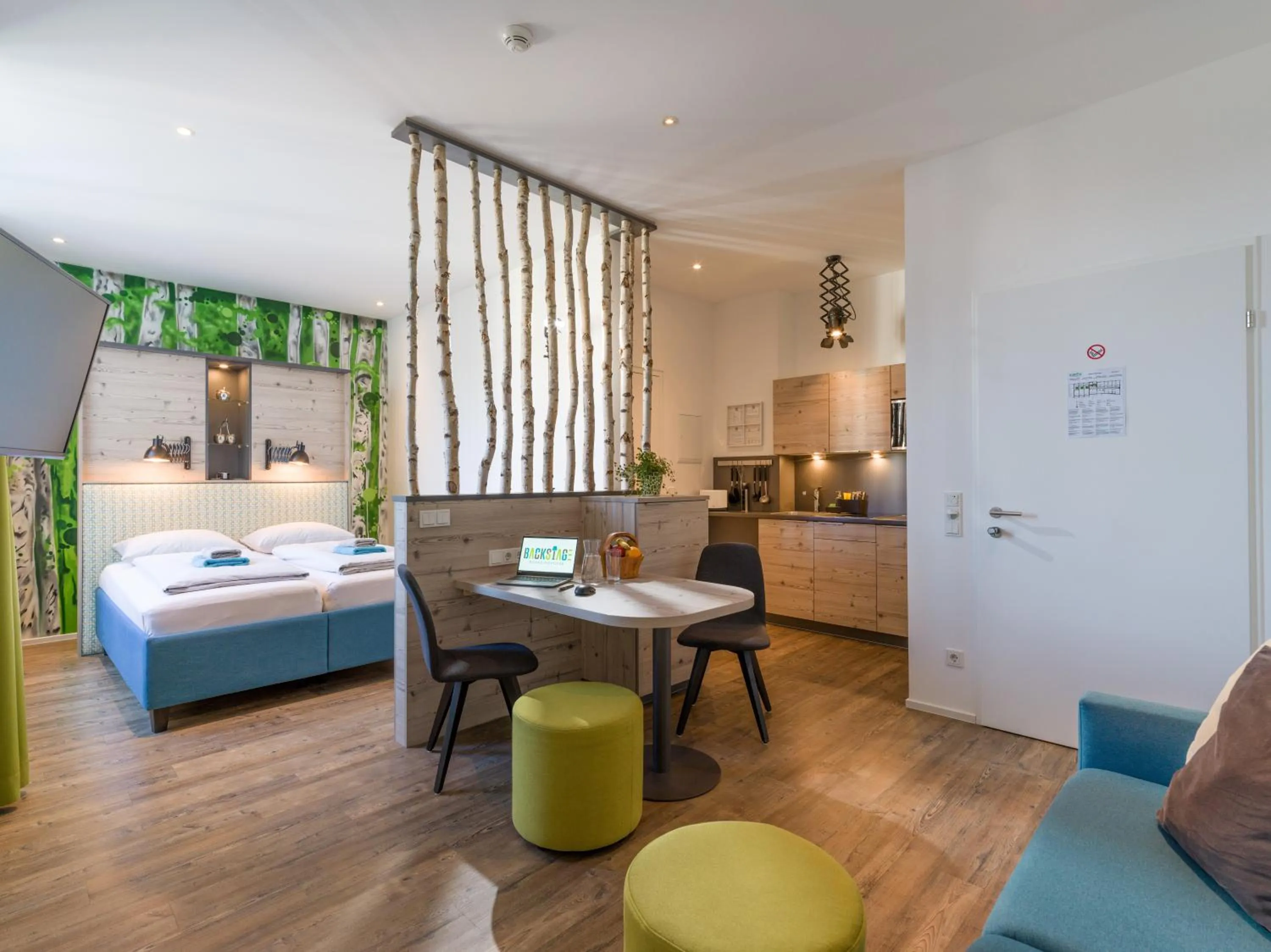 Kitchen or kitchenette, Bed in Aparthotel Backstage