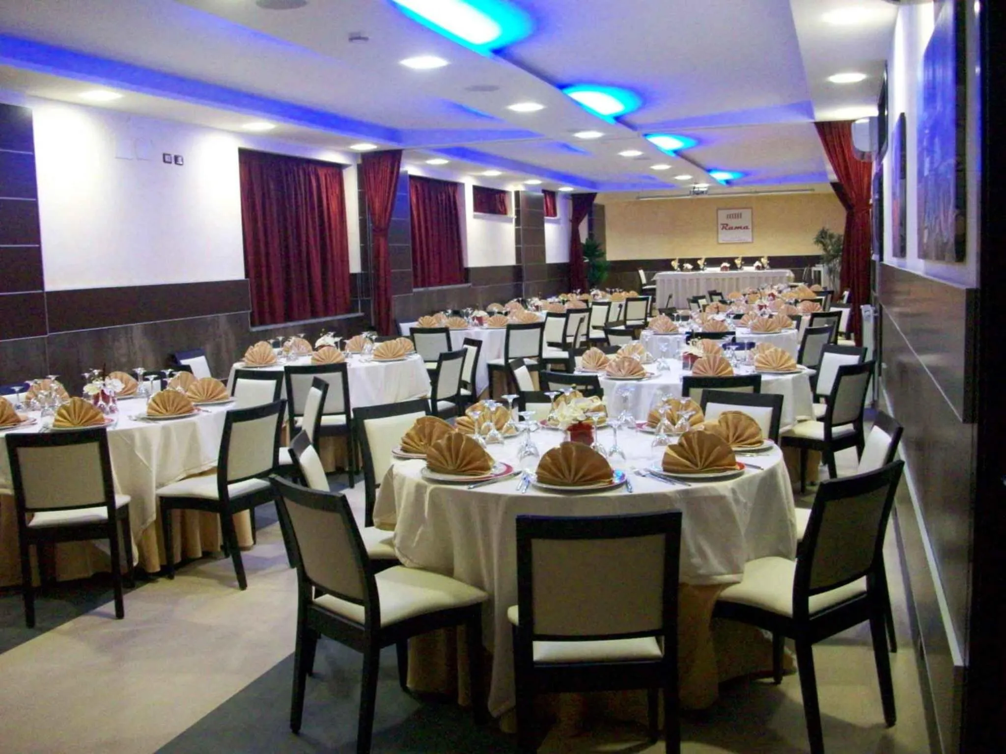 Restaurant/places to eat in Rama Palace Hotel