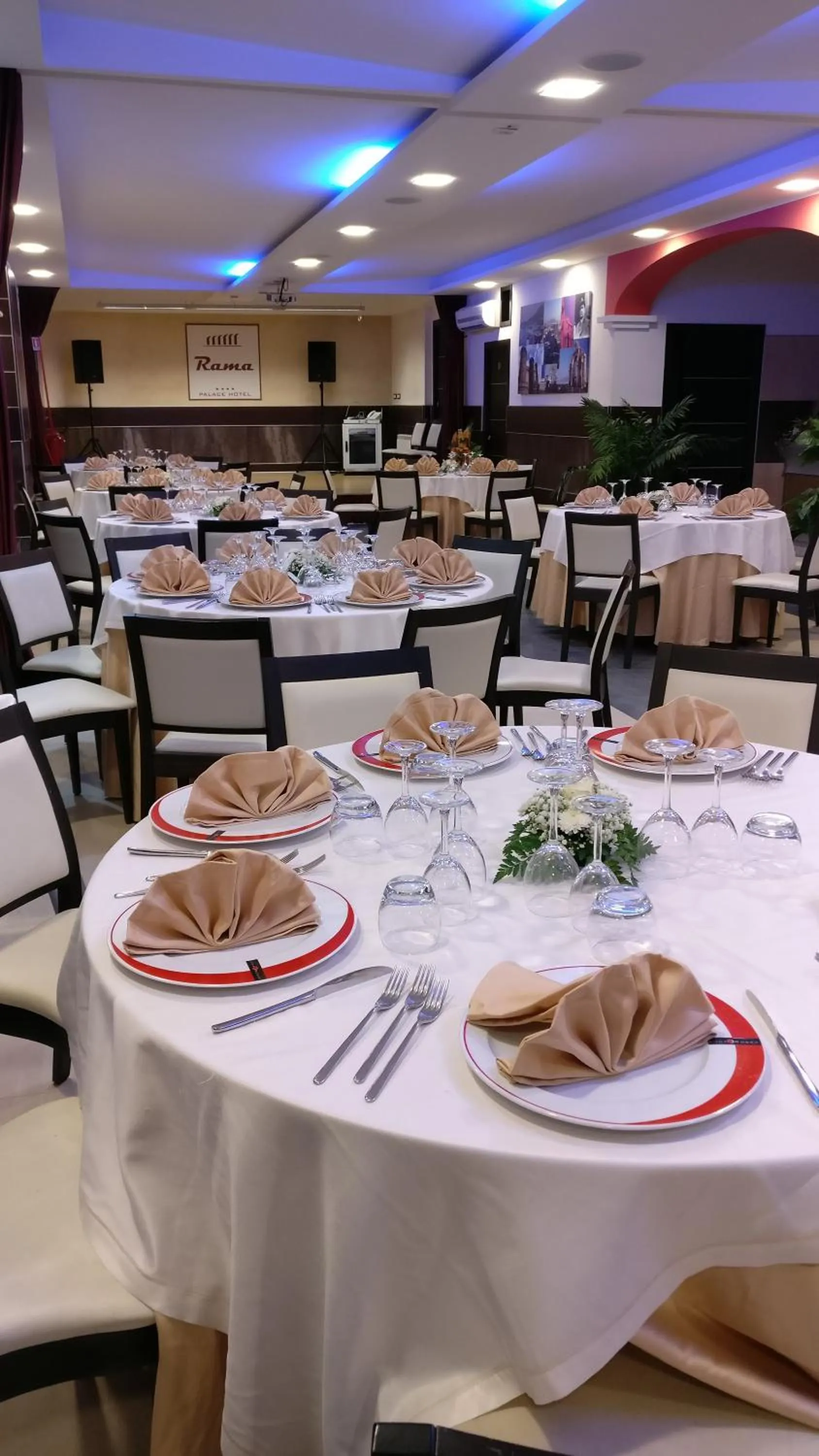 Restaurant/places to eat in Rama Palace Hotel