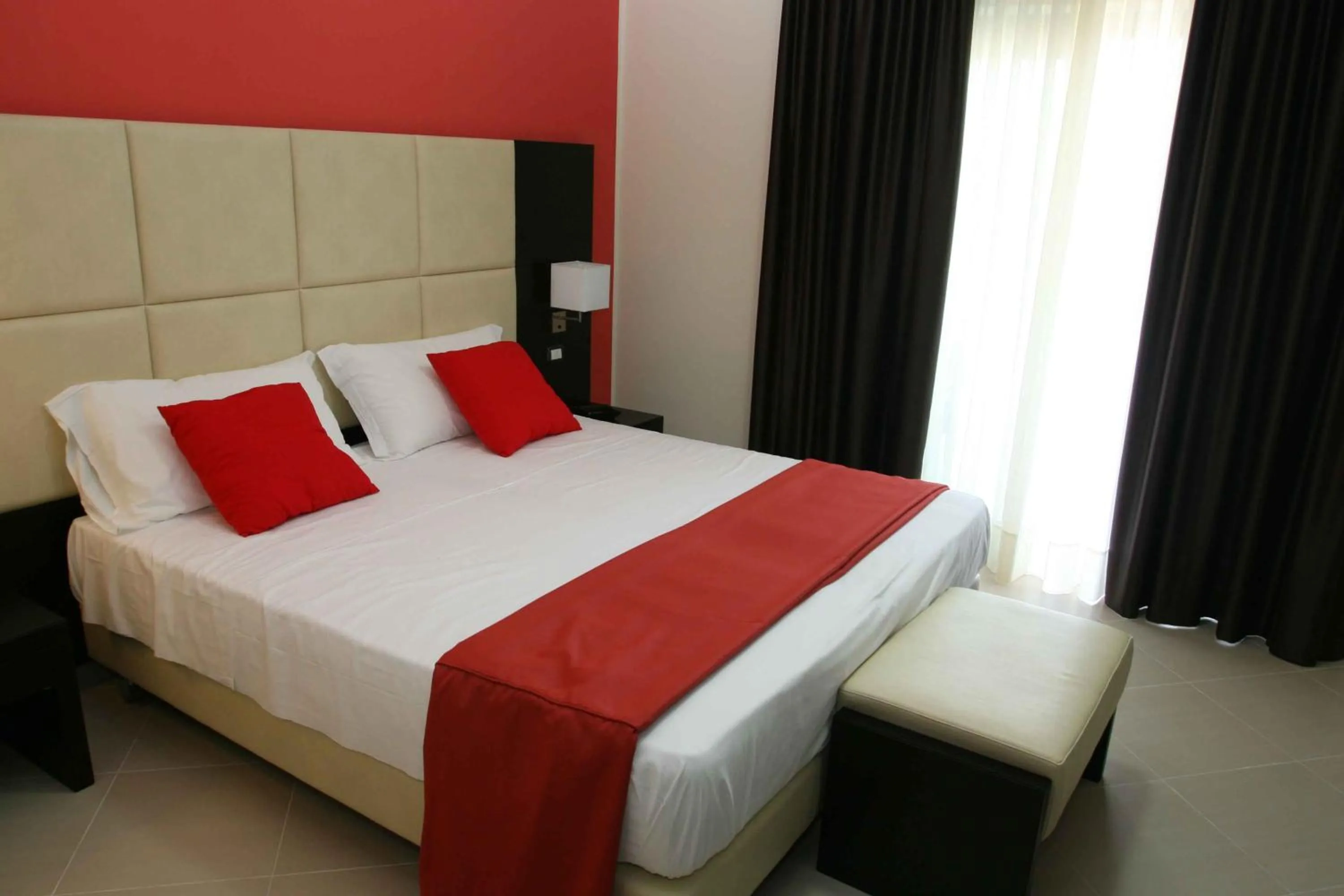 Balcony/Terrace, Bed in Rama Palace Hotel