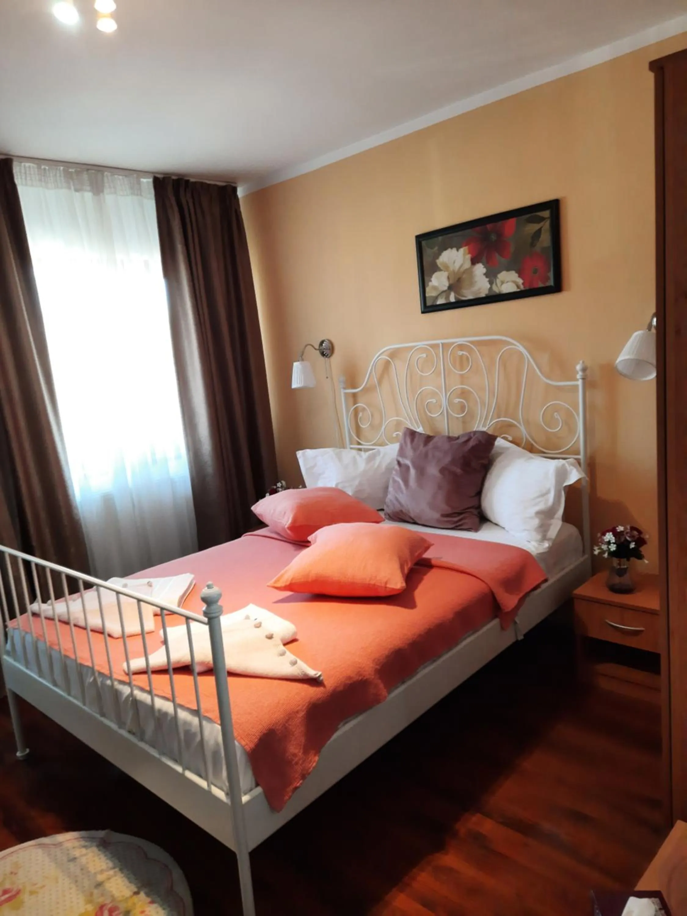 Photo of the whole room, Bed in La Casa Nord