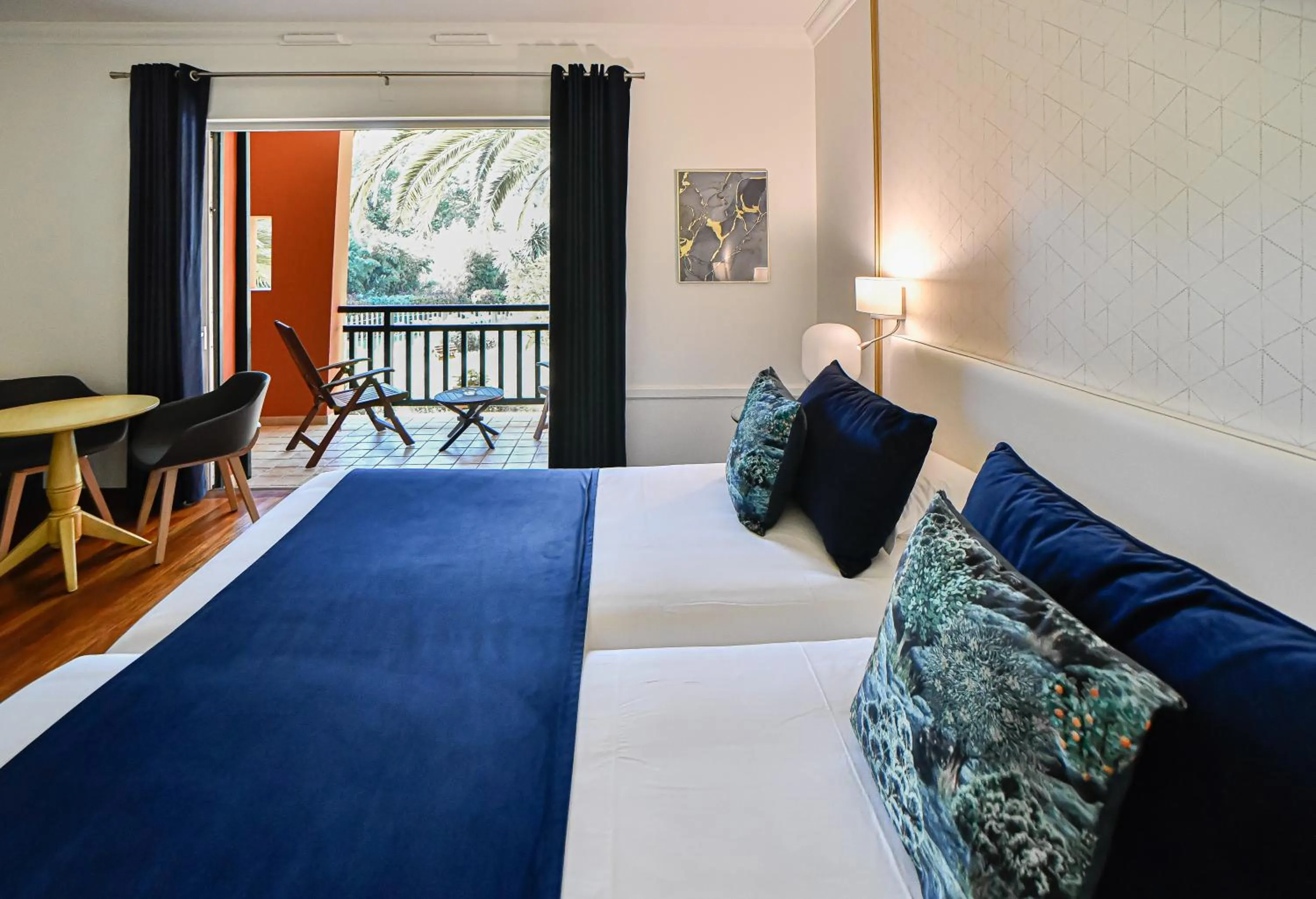 Bedroom, Bed in Hôtel Les Frères Ibarboure