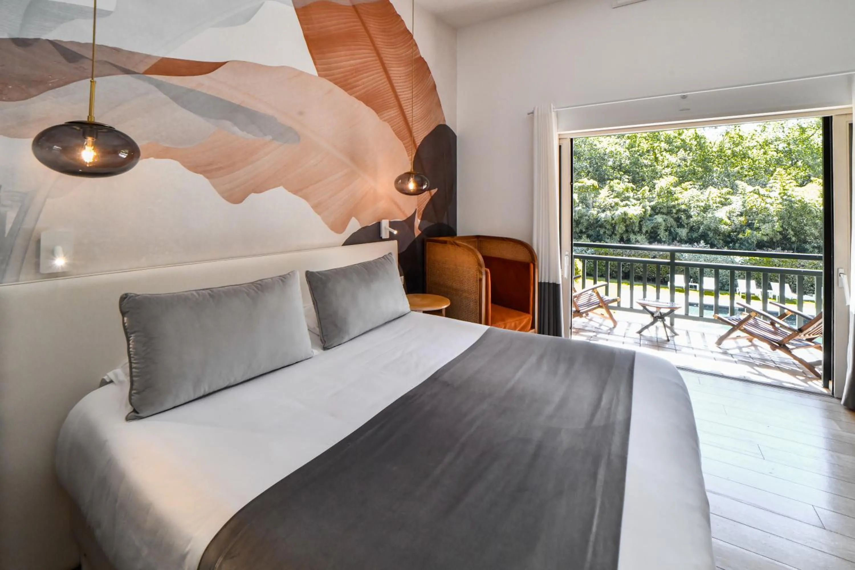 Balcony/Terrace, Bed in Hôtel Les Frères Ibarboure