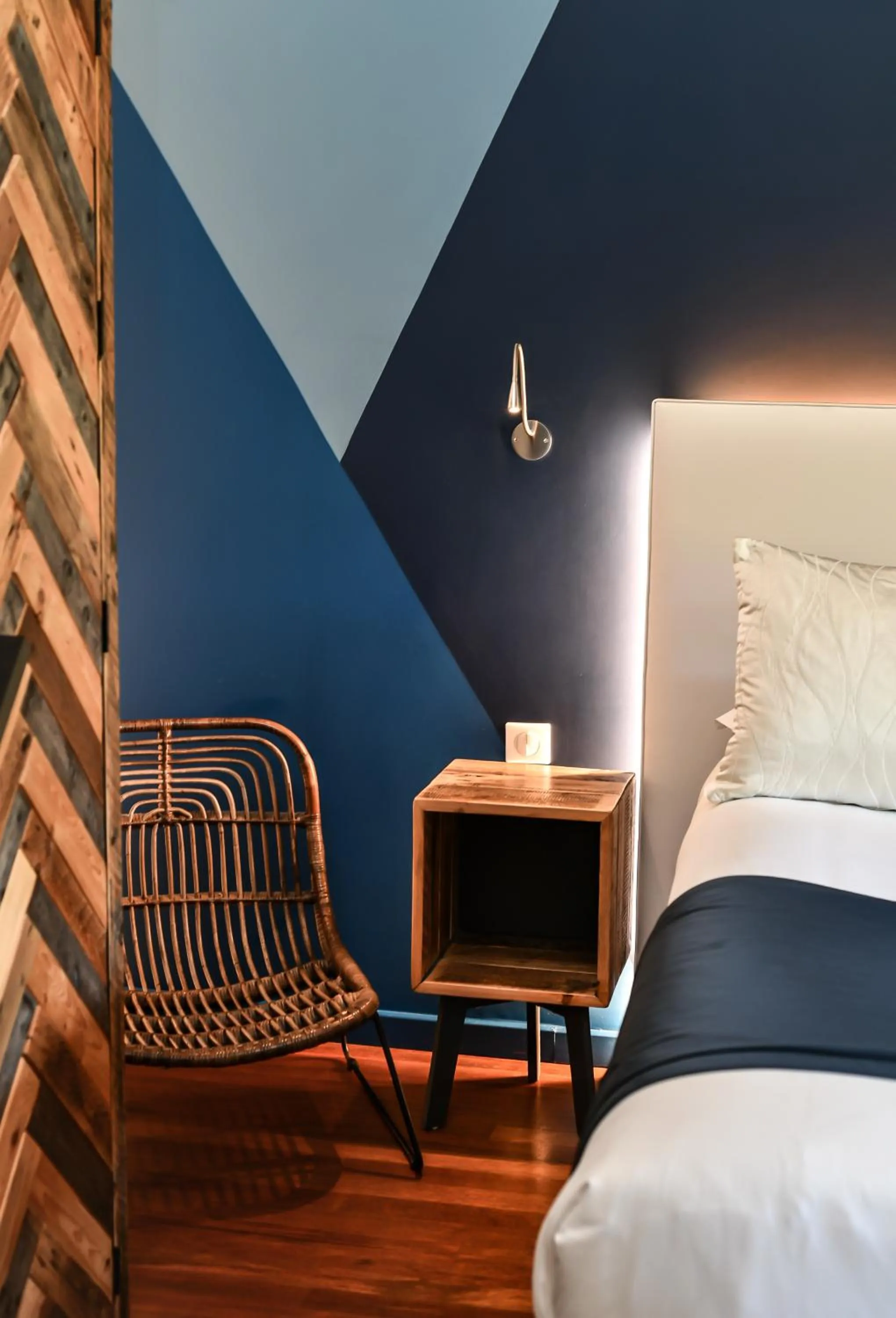 Bedroom, Bed in Hôtel Les Frères Ibarboure