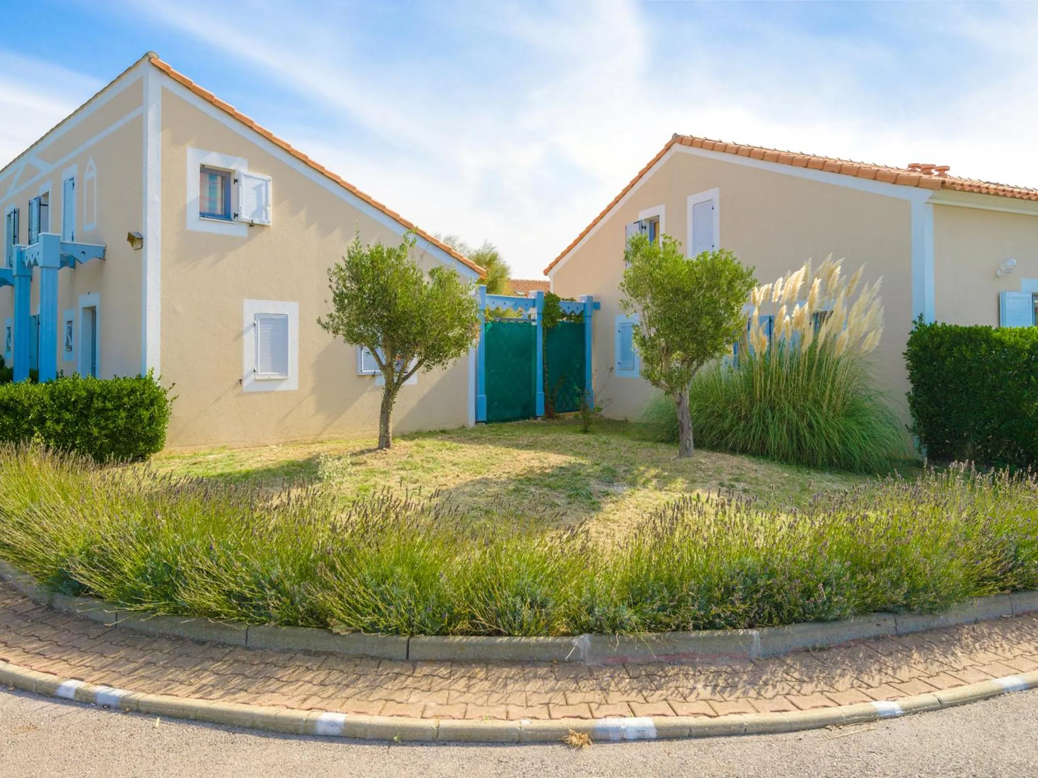 Property building in Lagrange Vacances Le Scarlett et Les Soleillades