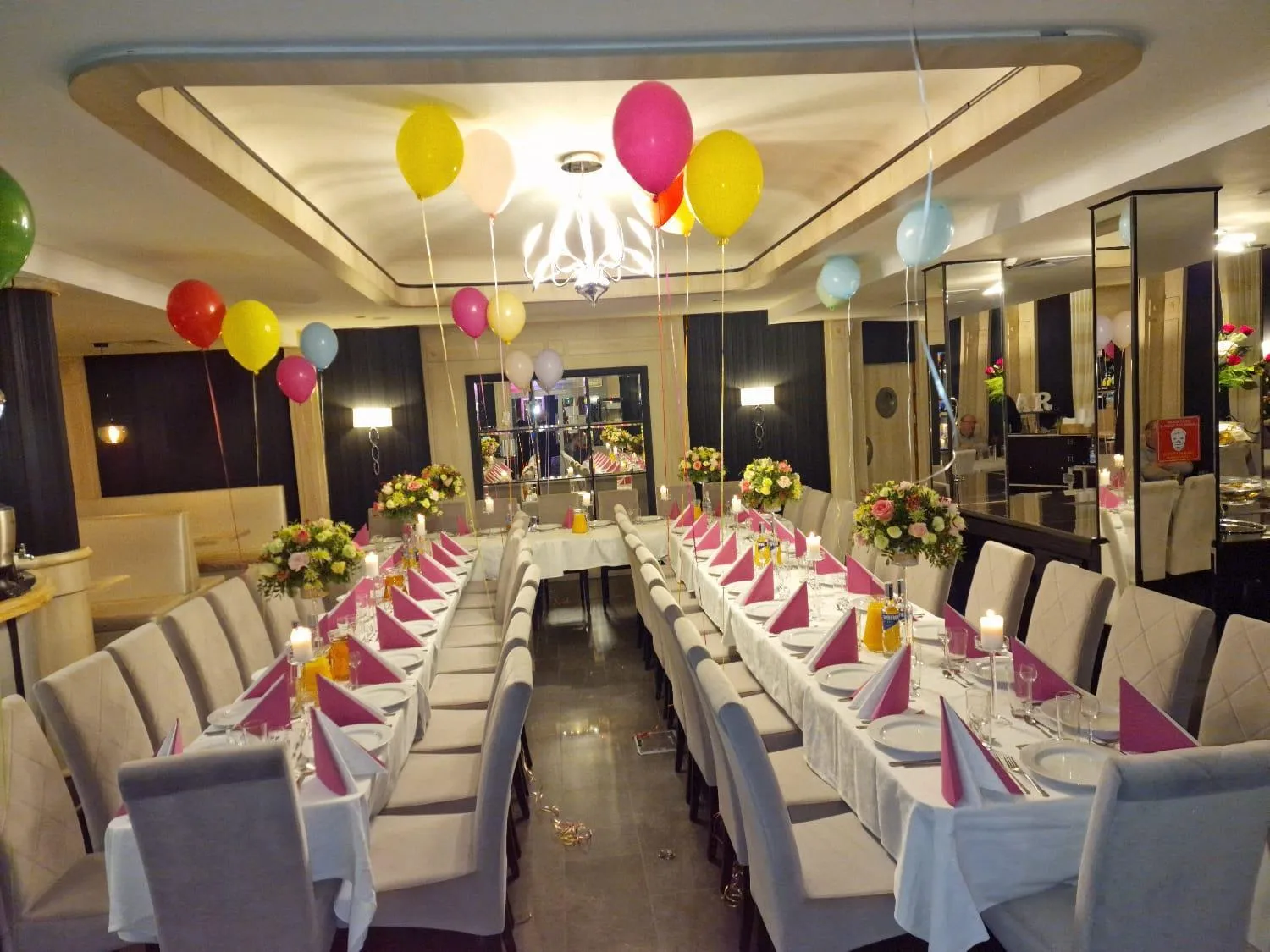 Restaurant/places to eat in Villa Delfin Spa