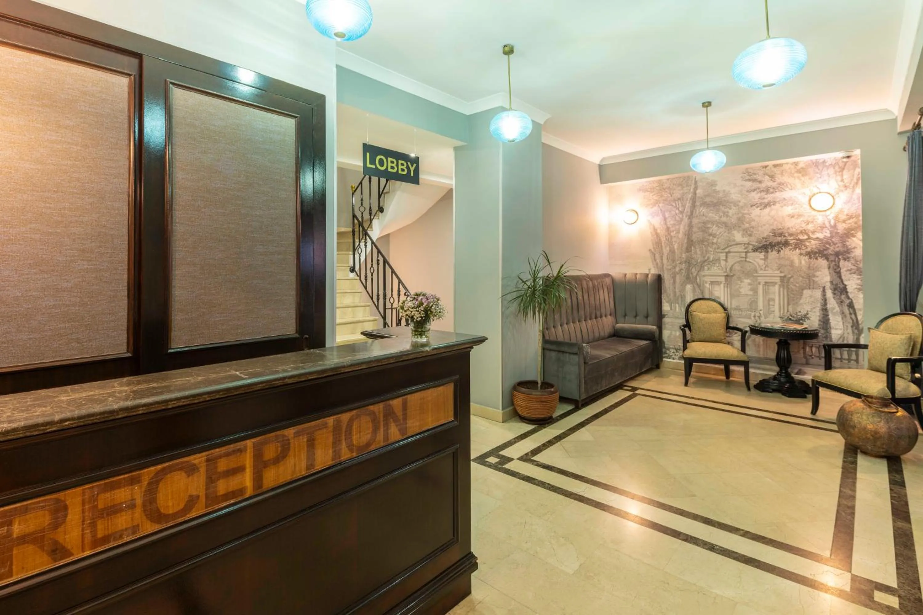 Lobby or reception in Raymond Hotel Old City