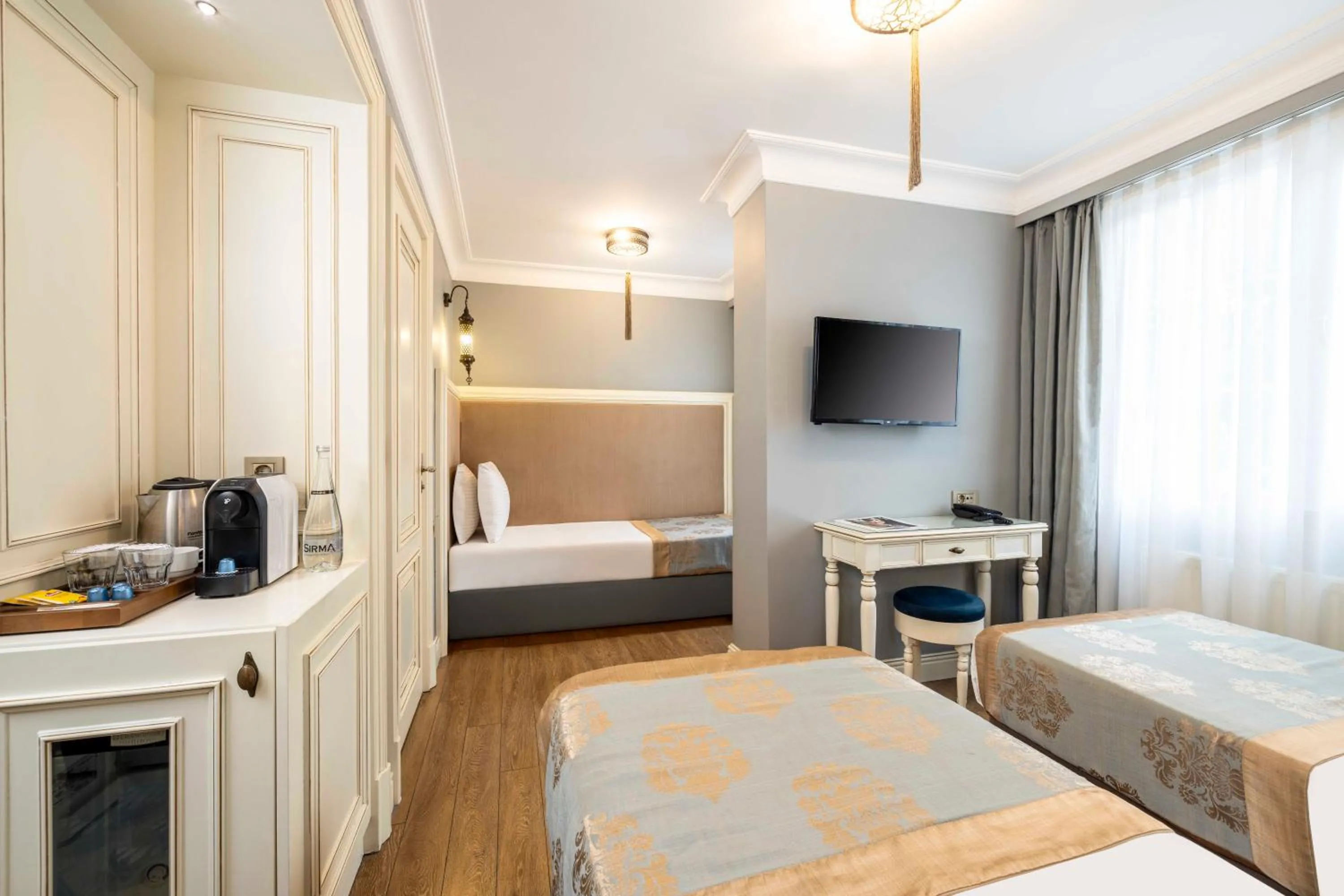 Bed in Raymond Hotel Old City