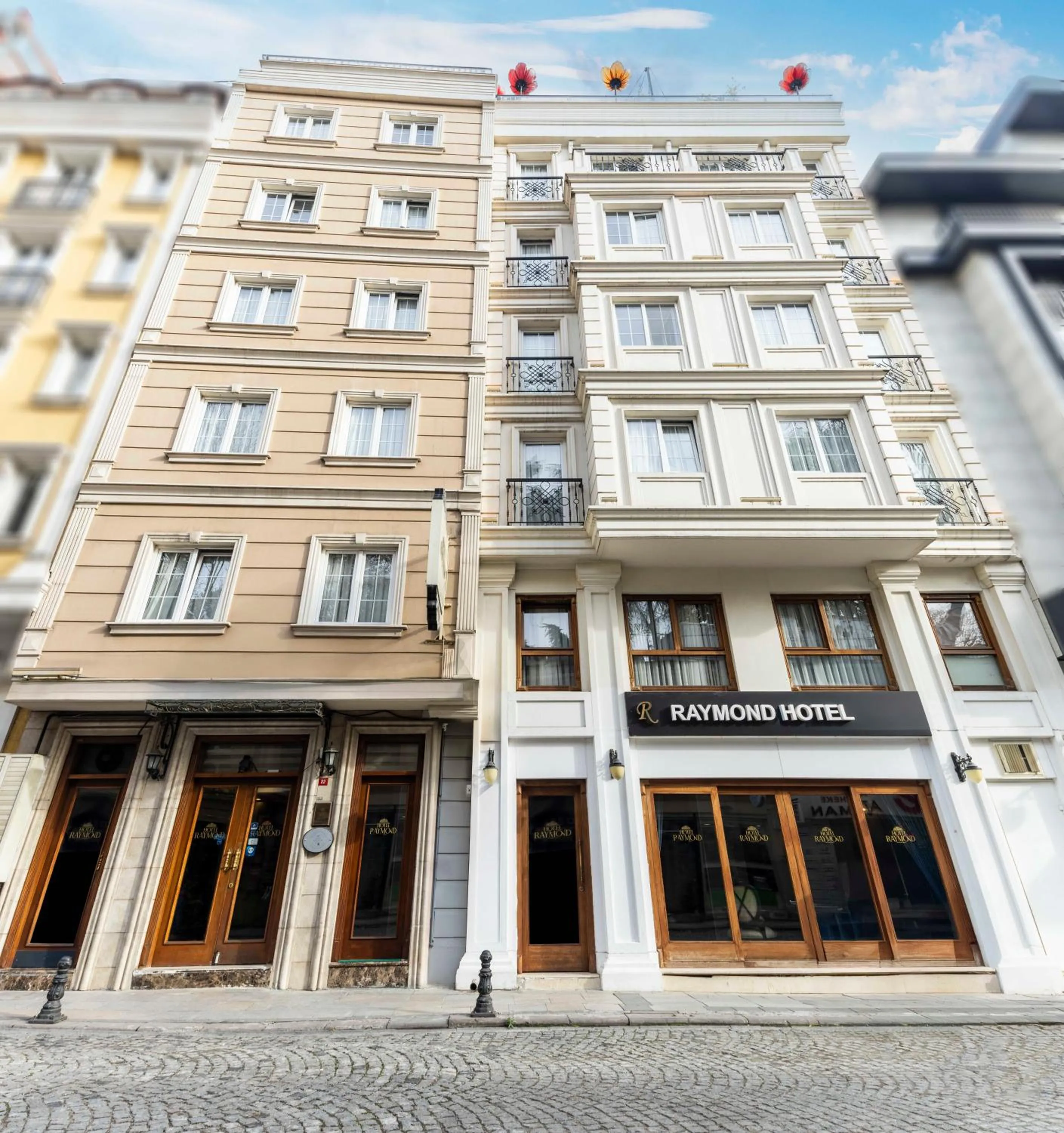 Raymond Hotel Old City