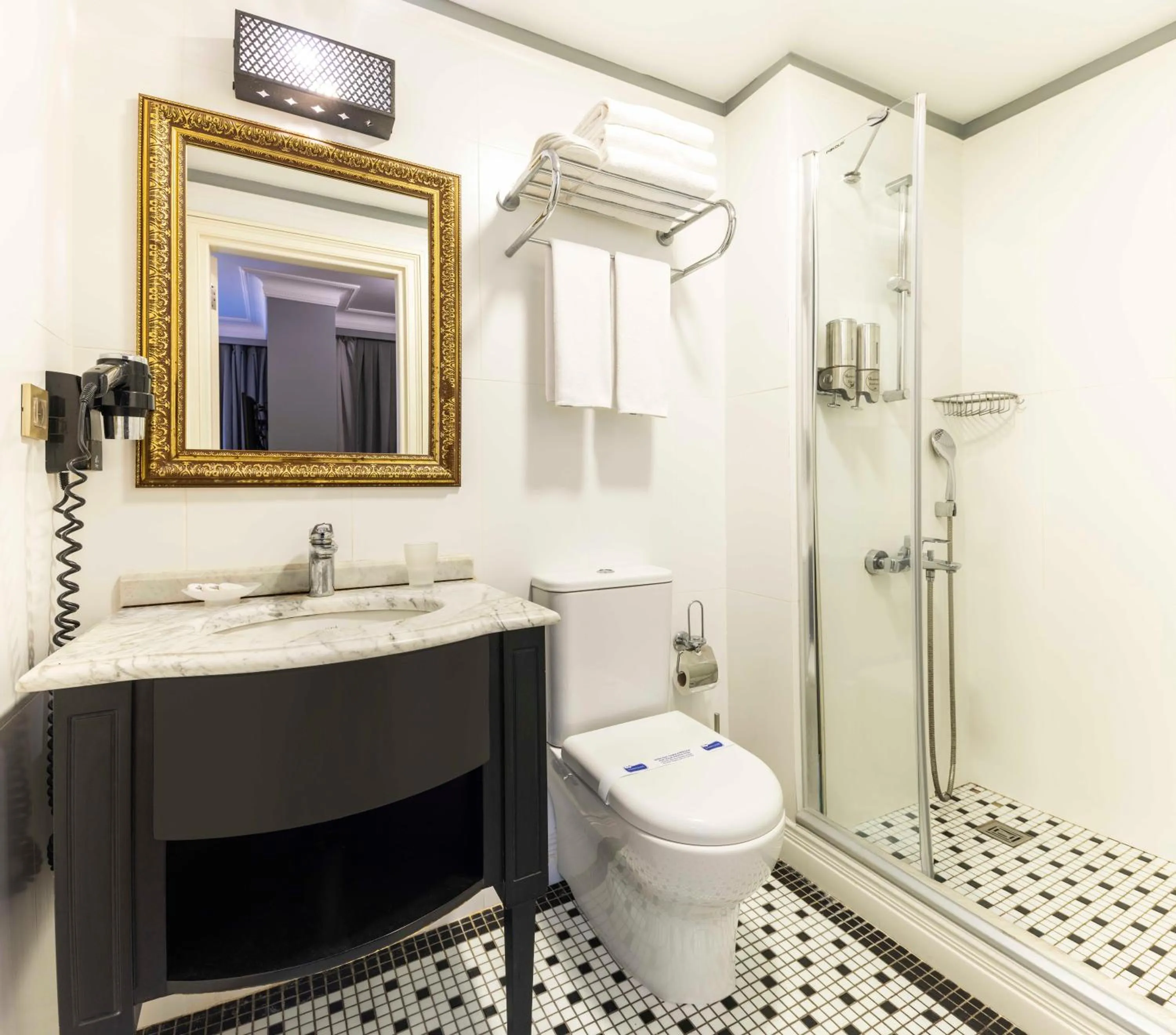 Raymond Hotel Old City