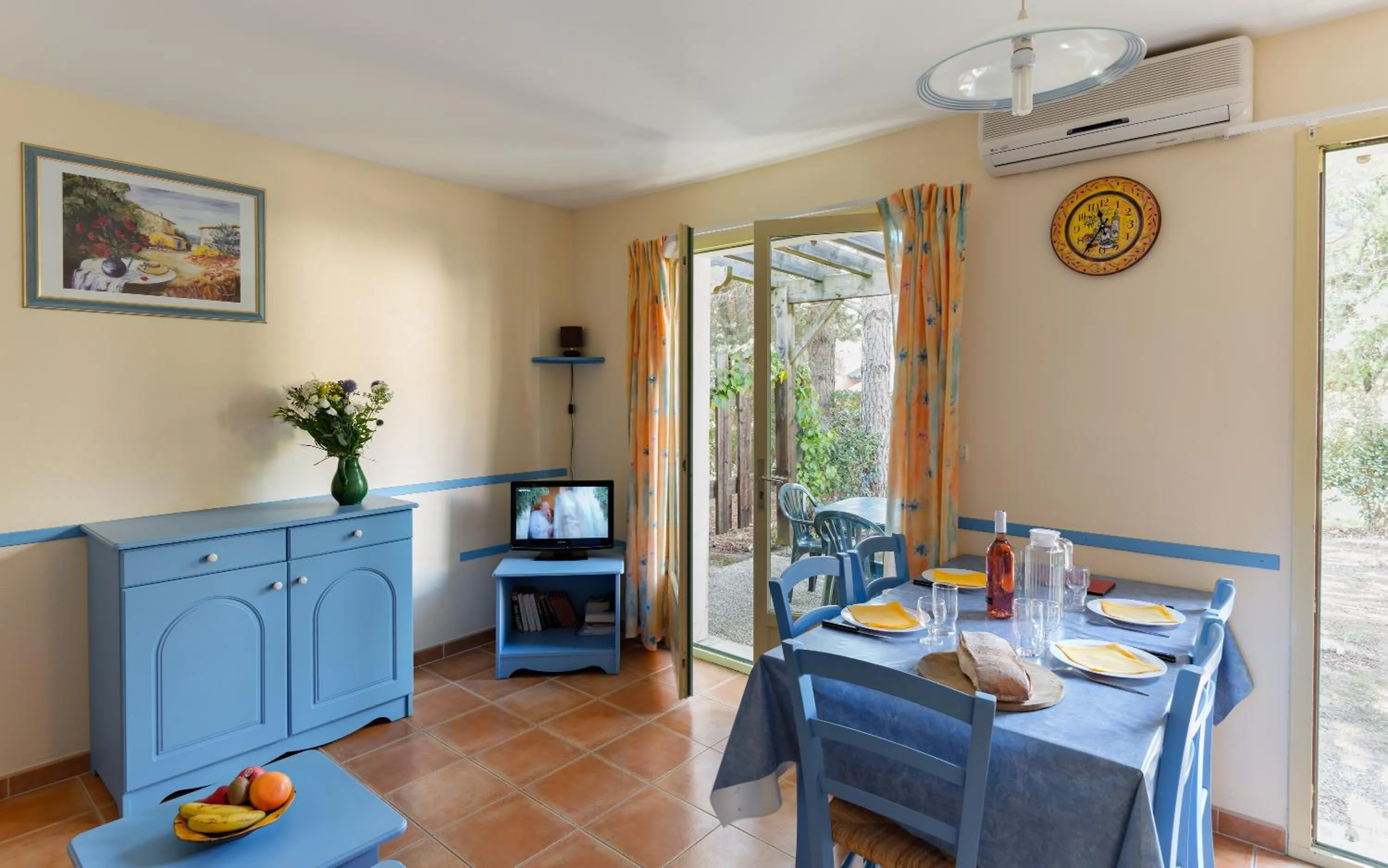 Living room in Lagrange Vacances Les Mazets de Gaujac