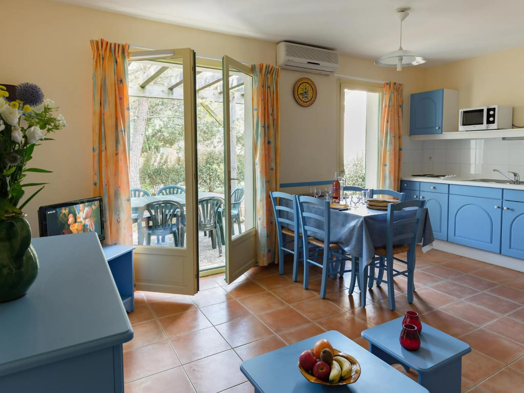 Living room in Lagrange Vacances Les Mazets de Gaujac