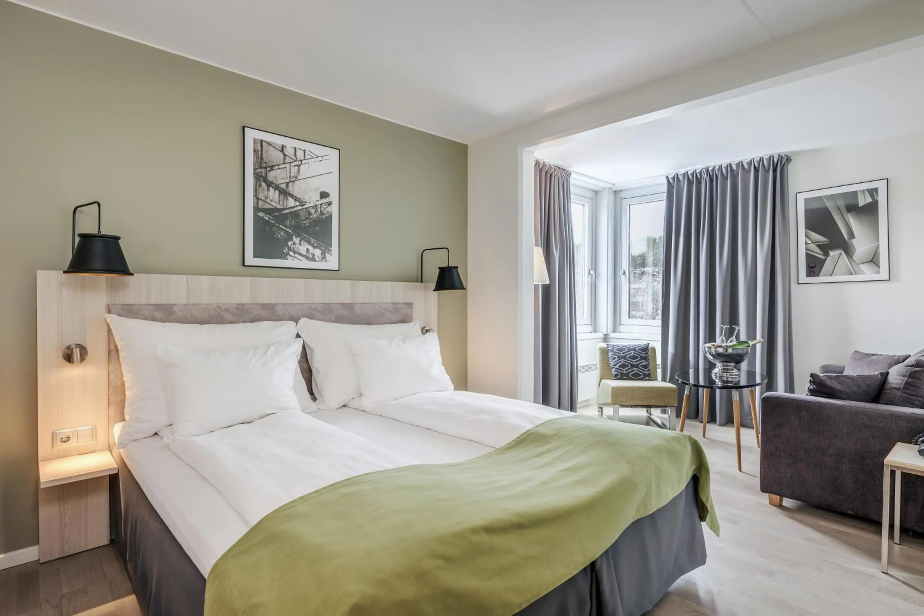 Bed in Quality Hotel Entry