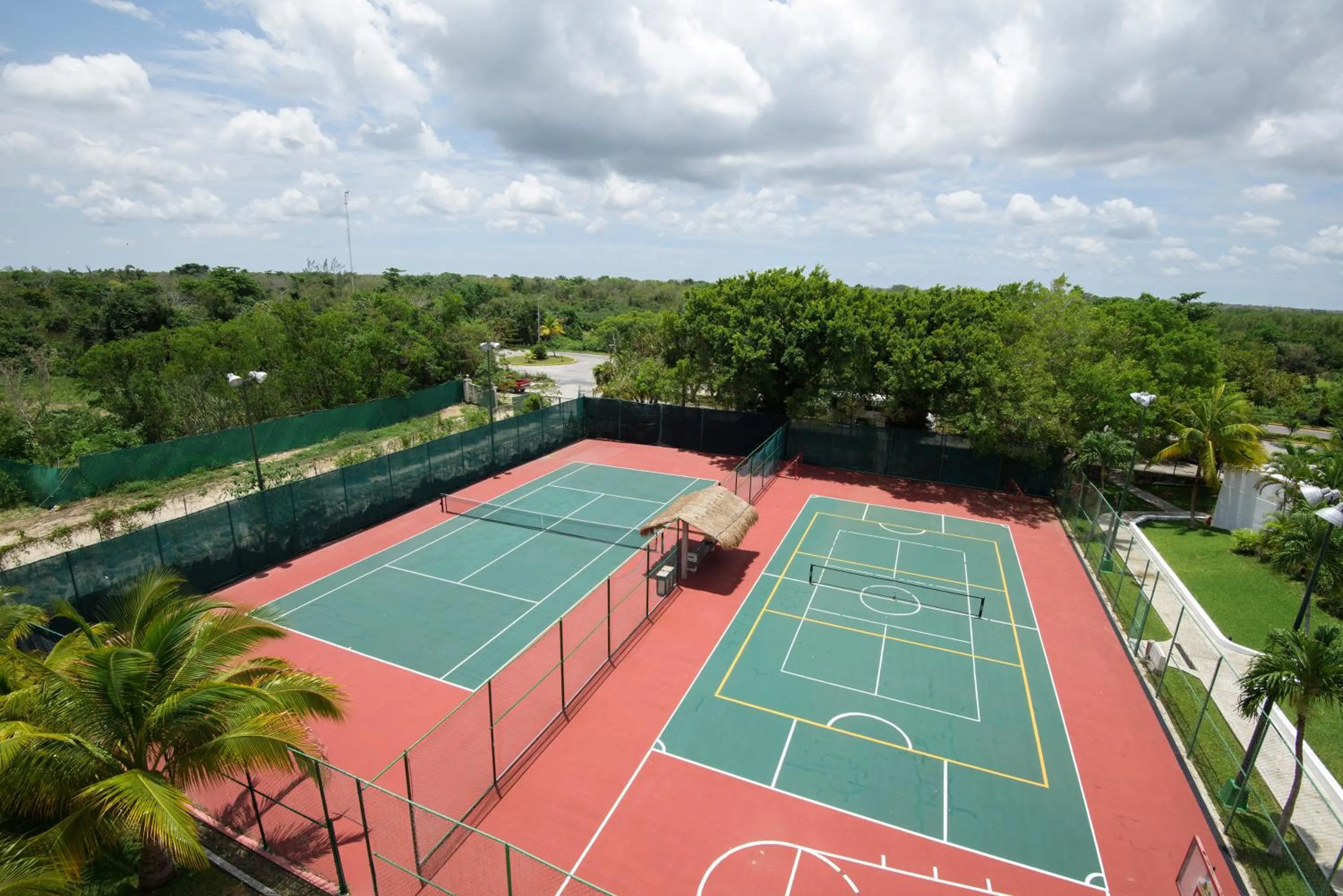 Tennis court in Melia Cozumel All Inclusive