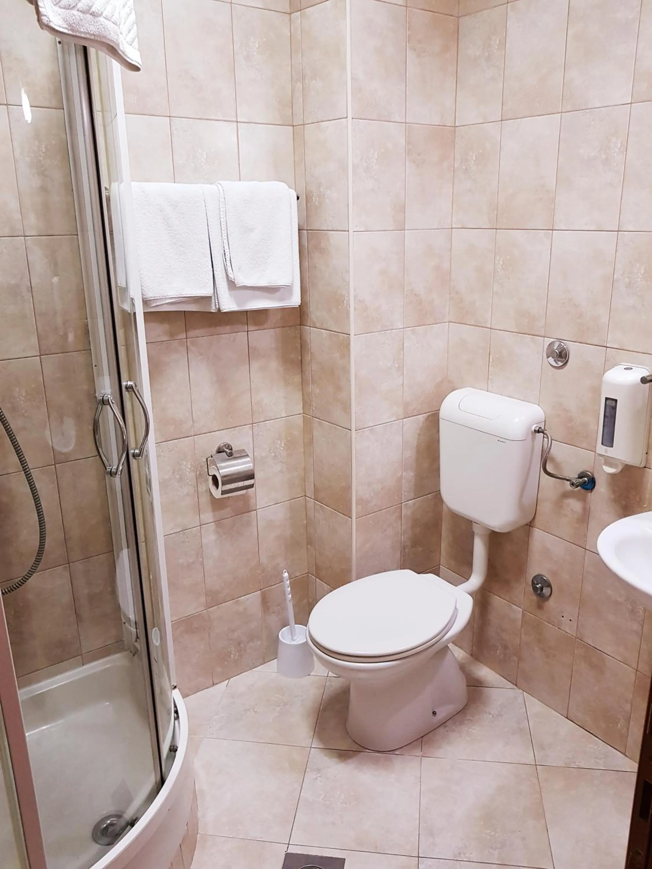 Lucic Rooms & Suites