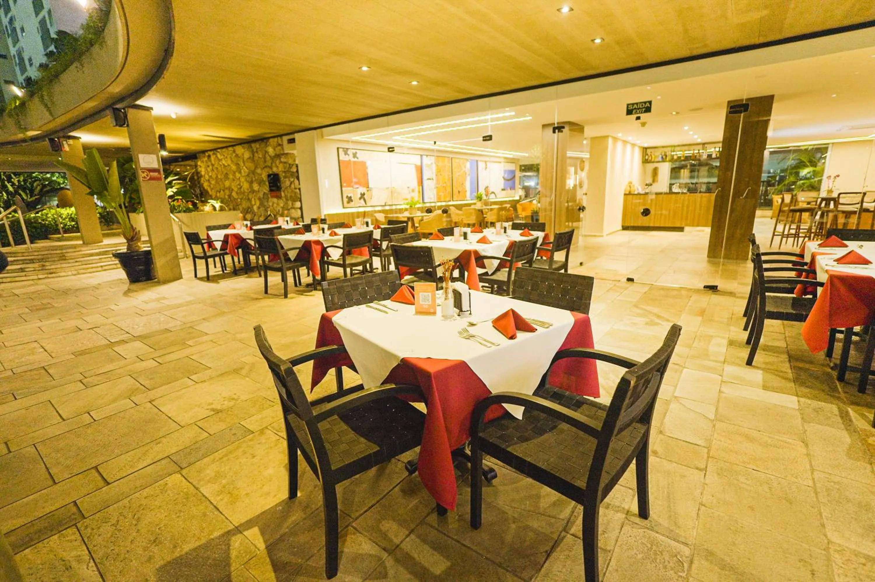 Restaurant/places to eat in Ferraretto Guarujá Hotel & Spa