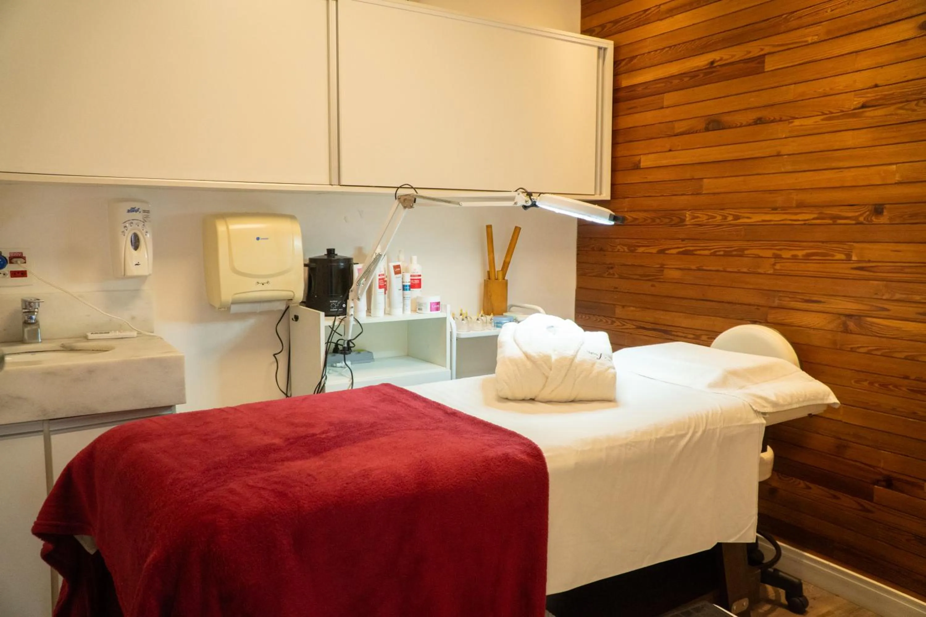 Massage, Bed in Ferraretto Guarujá Hotel & Spa