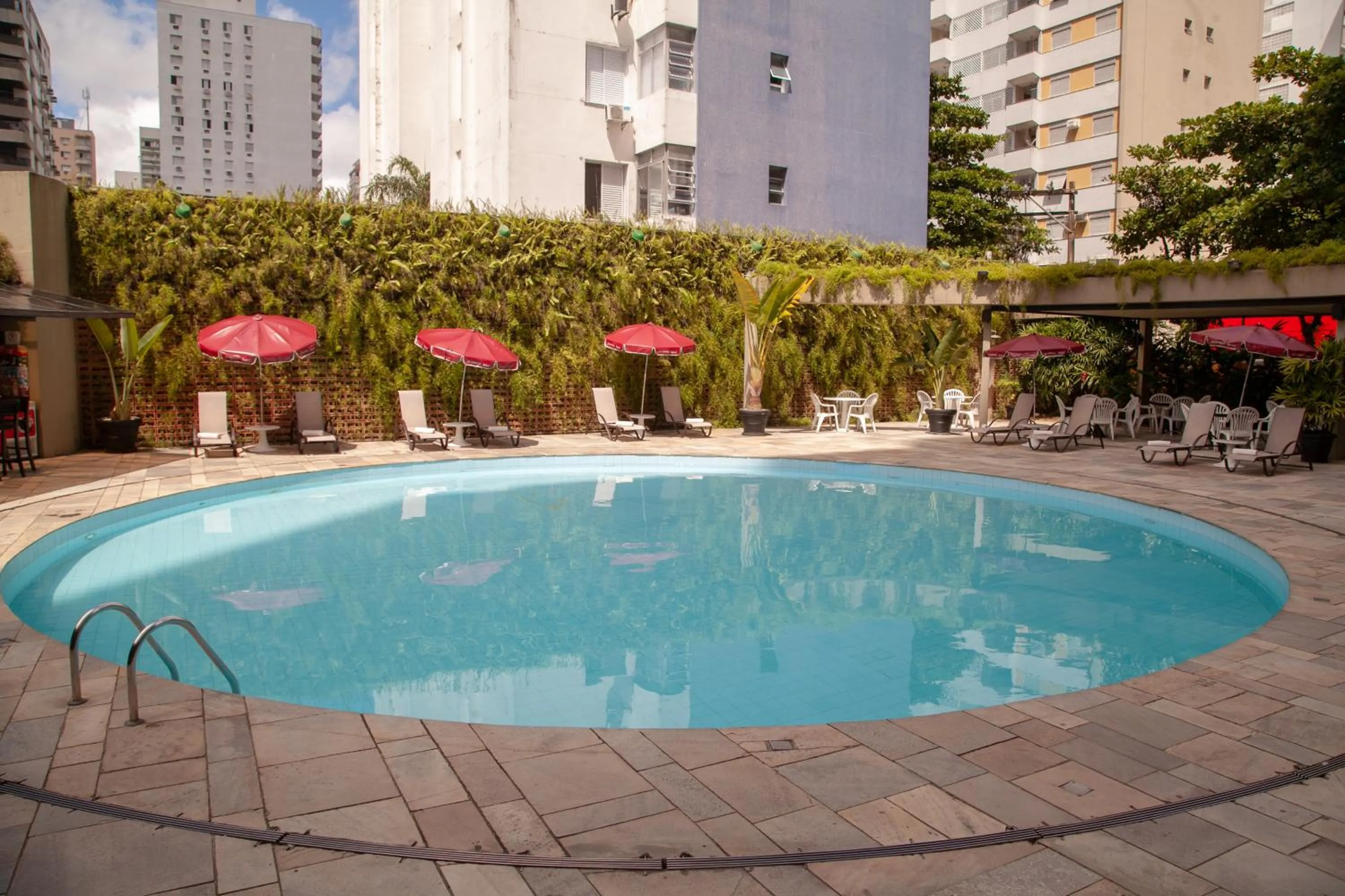 Swimming pool in Ferraretto Guarujá Hotel & Spa