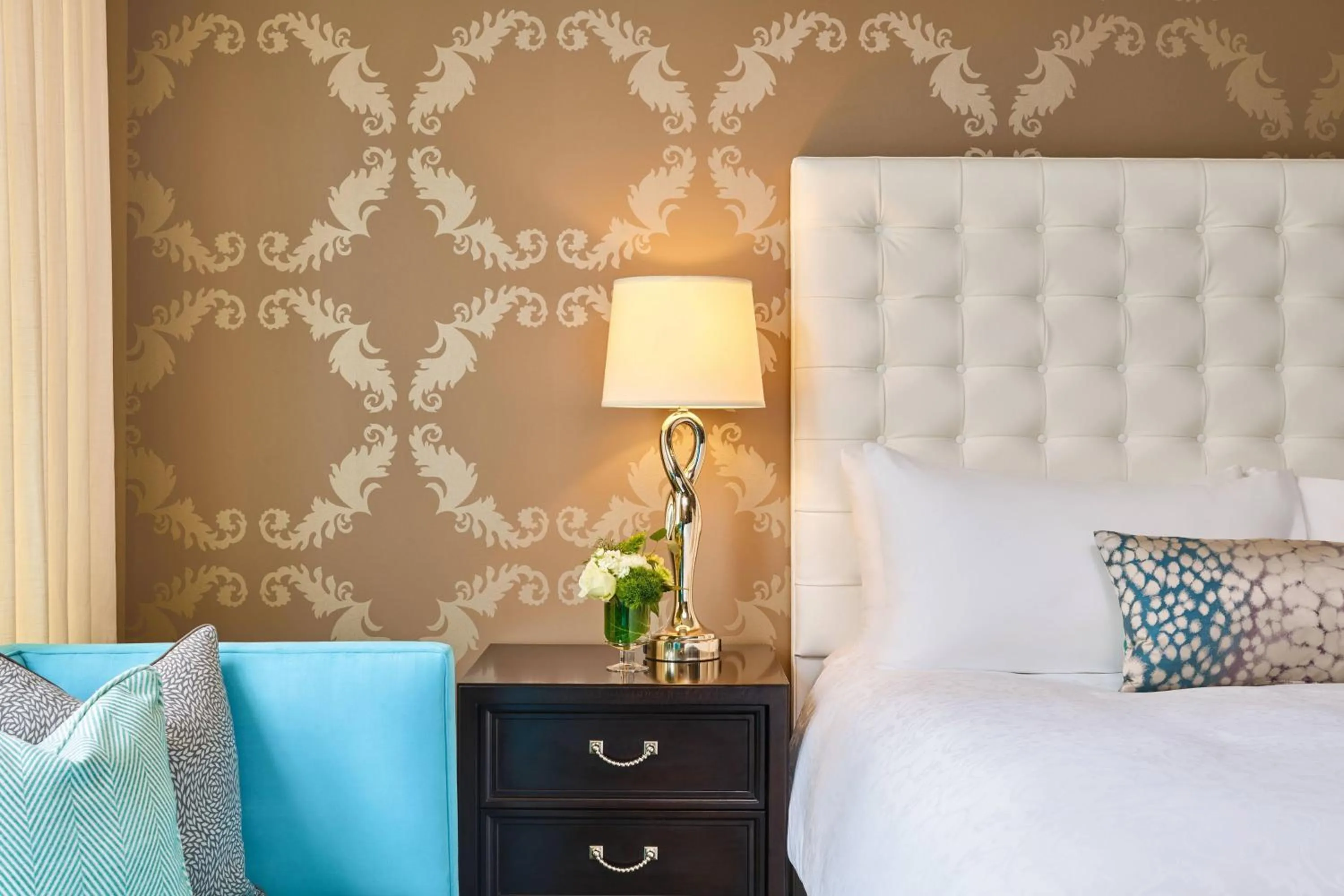 Photo of the whole room, Bed in The Nines, a Luxury Collection Hotel, Portland