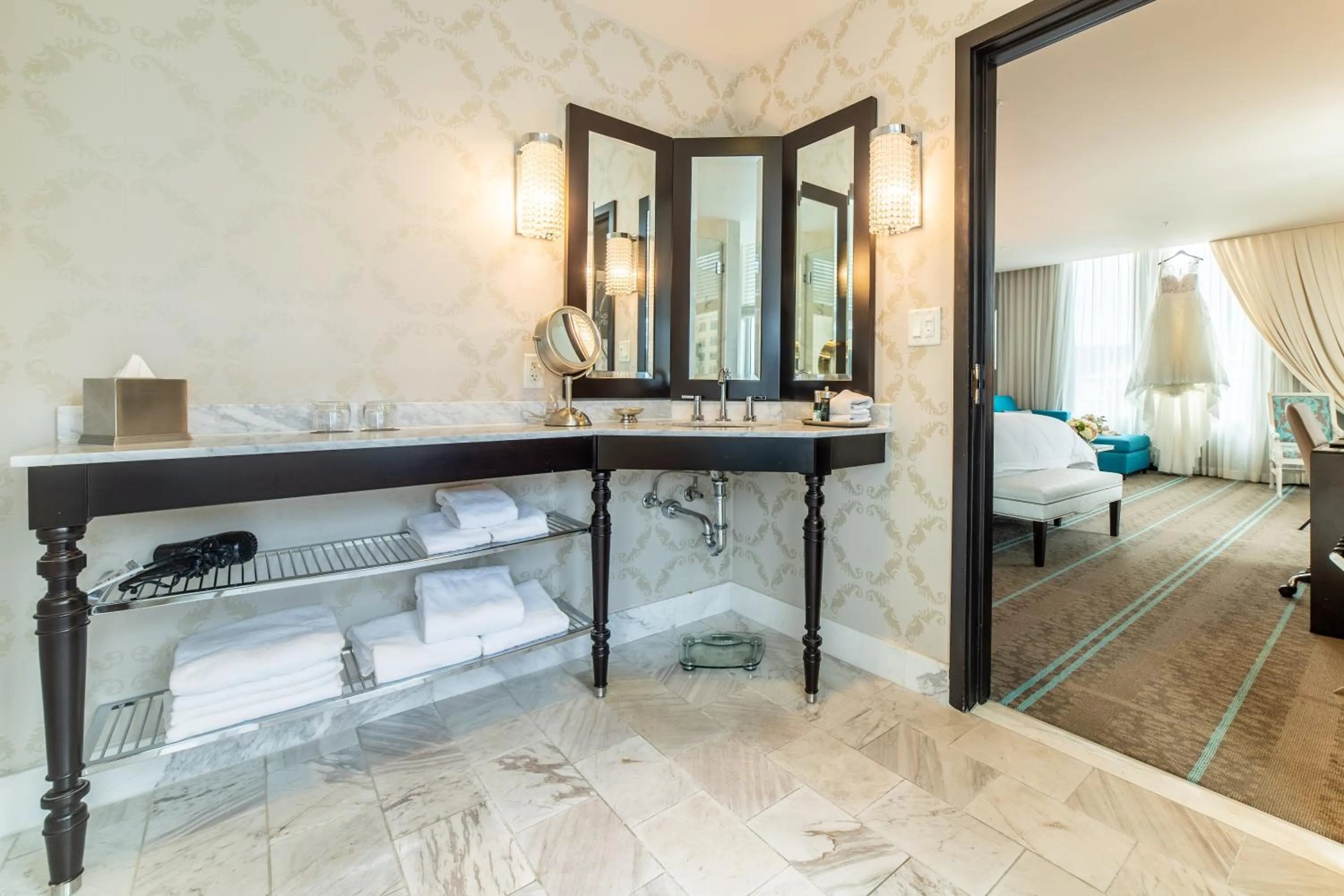 Bathroom, Bed in The Nines, a Luxury Collection Hotel, Portland
