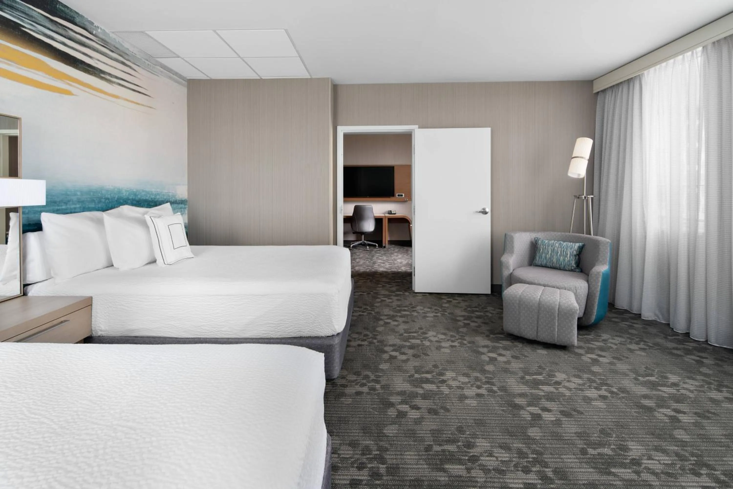 Photo of the whole room, Bed in Courtyard by Marriott Edmonton Downtown