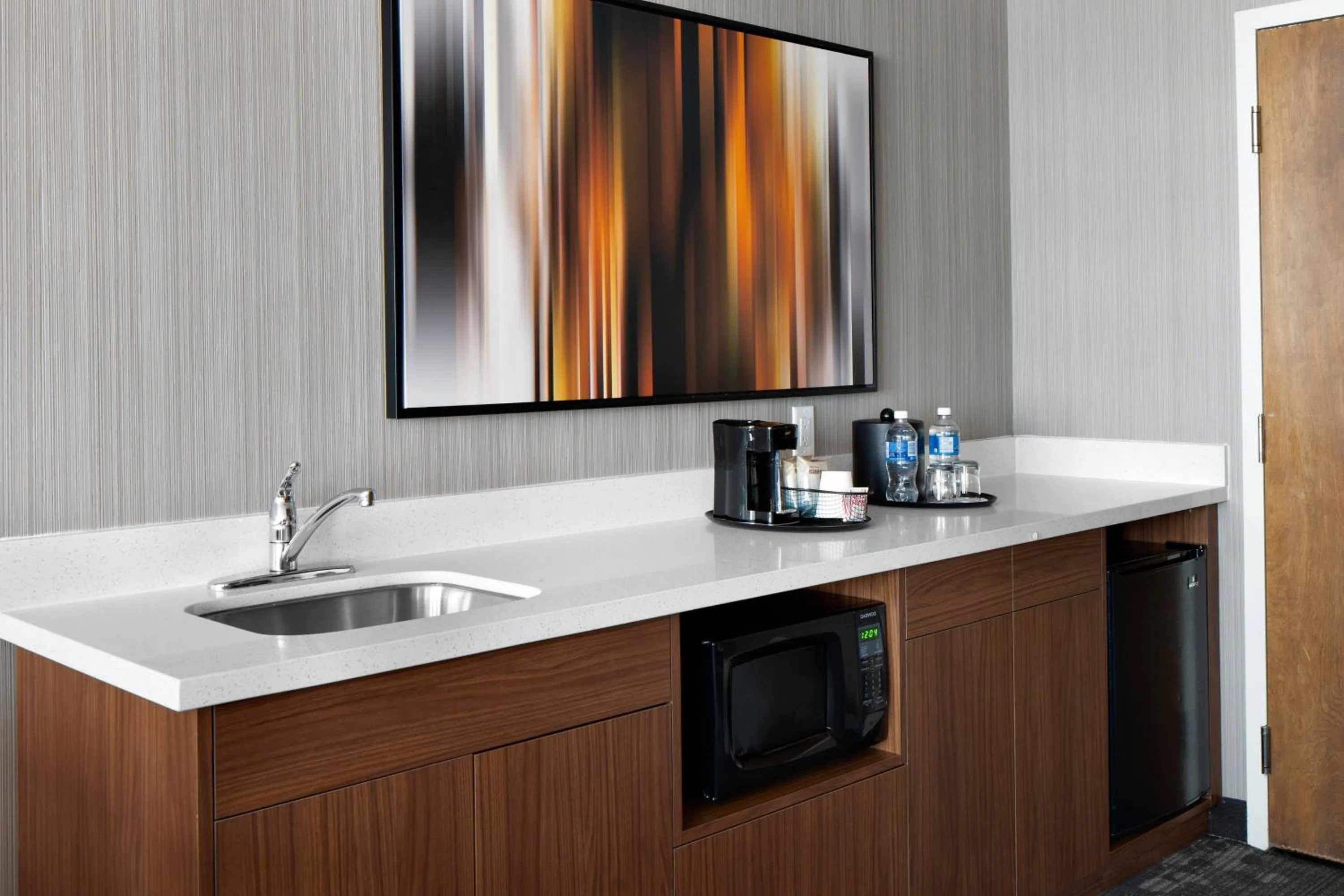 Lounge or bar in Courtyard by Marriott Edmonton Downtown