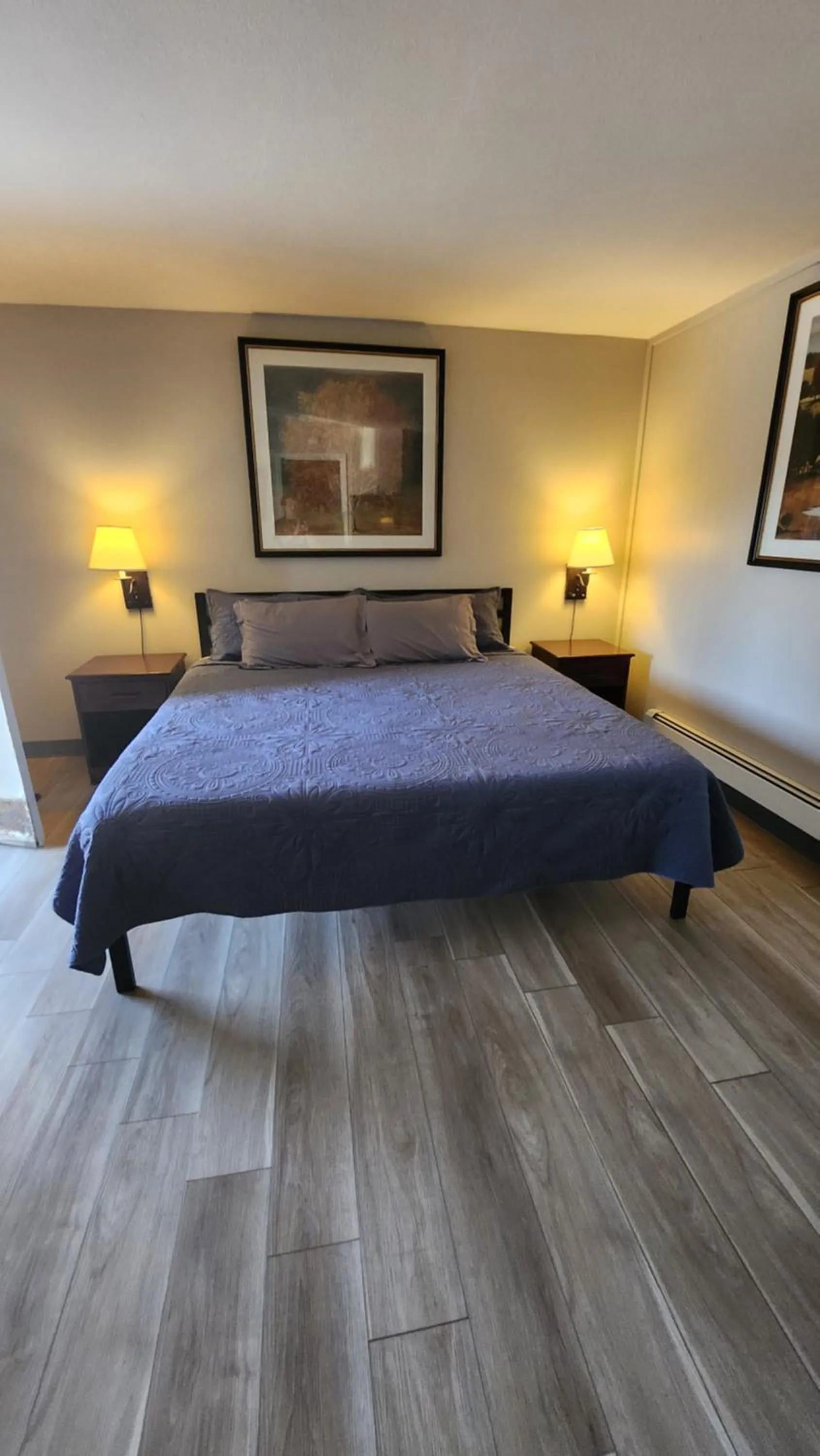 Bed in Golden Arrow Motel