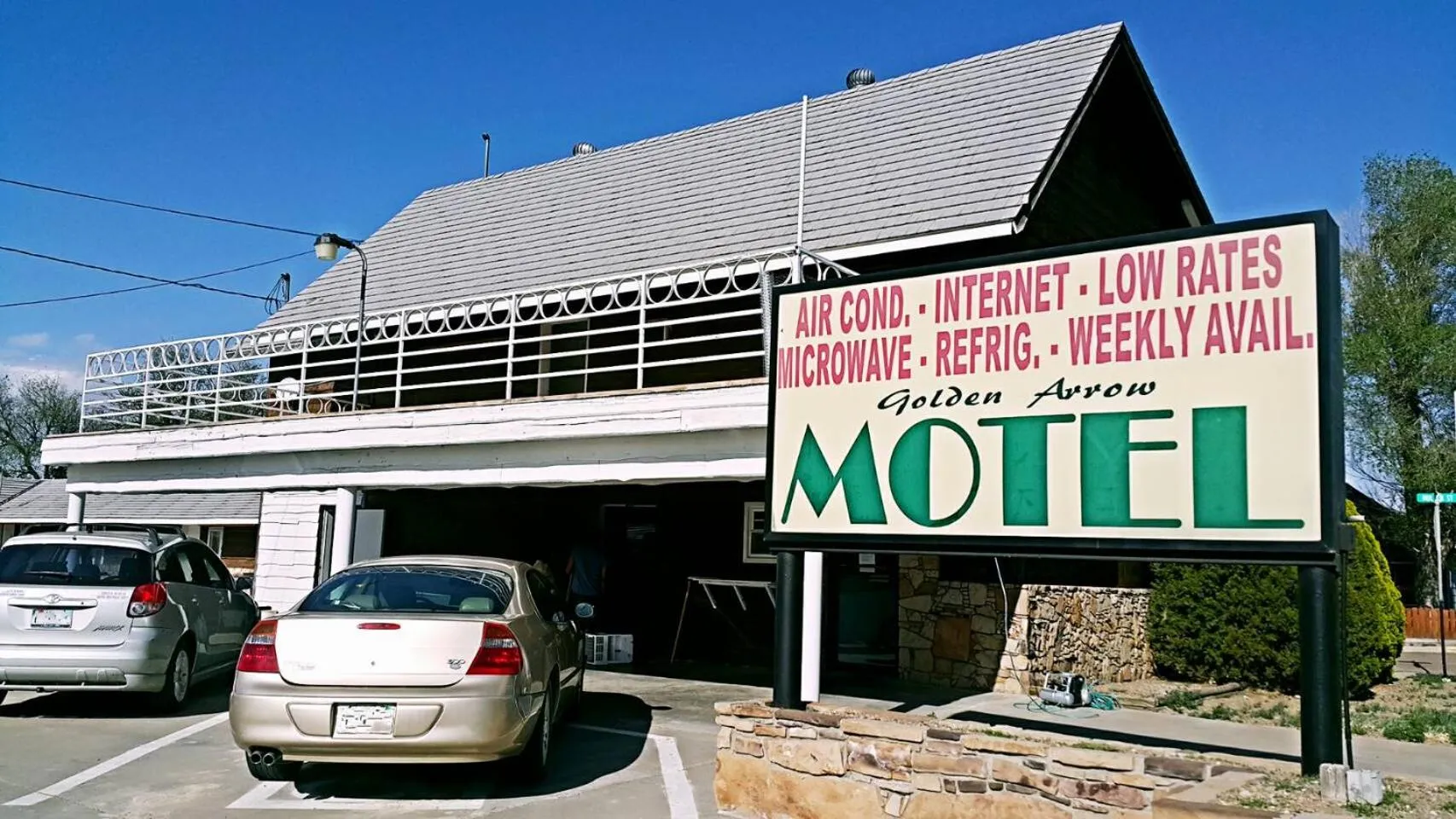 Property building in Golden Arrow Motel