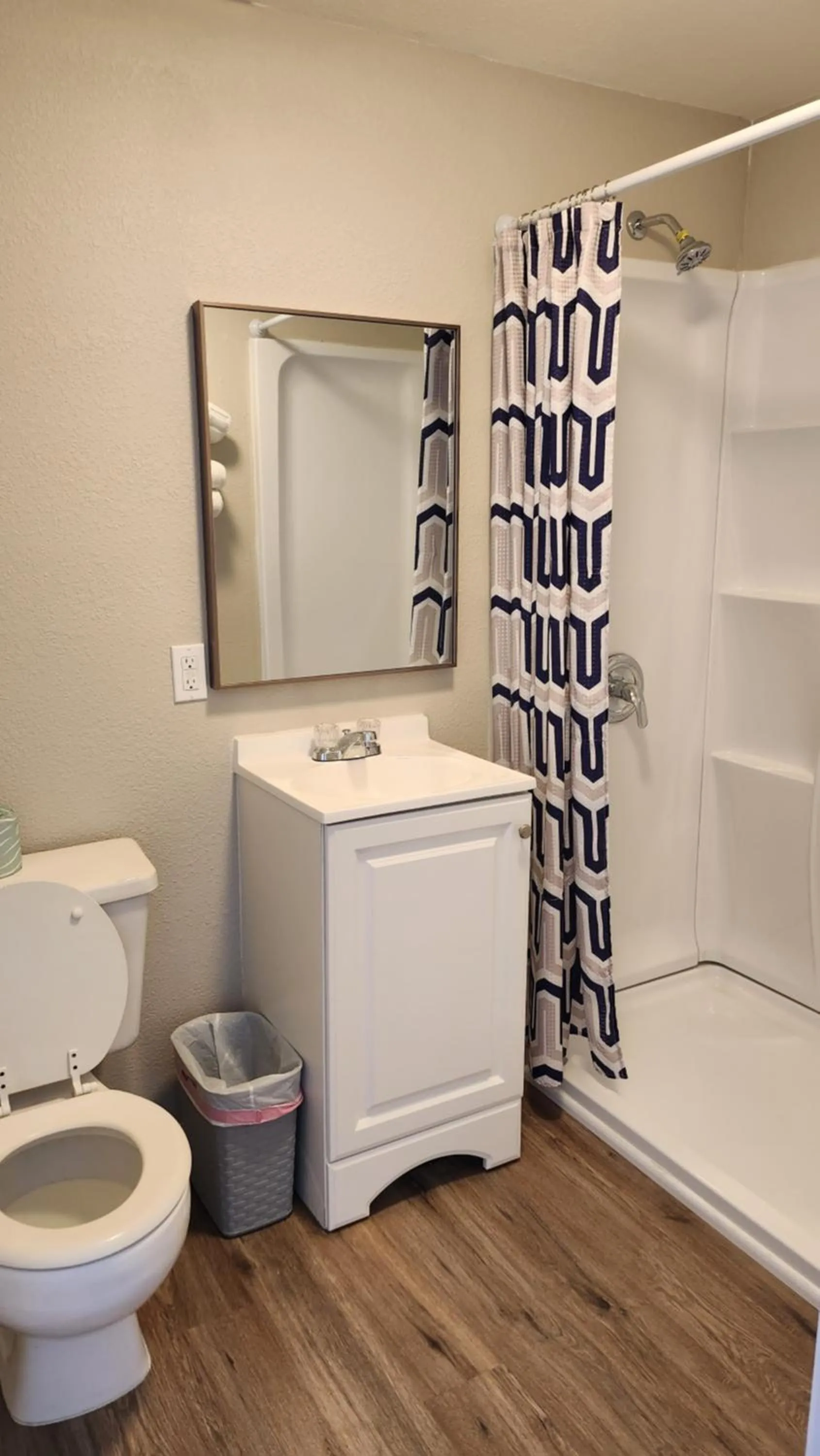 Shower in Golden Arrow Motel