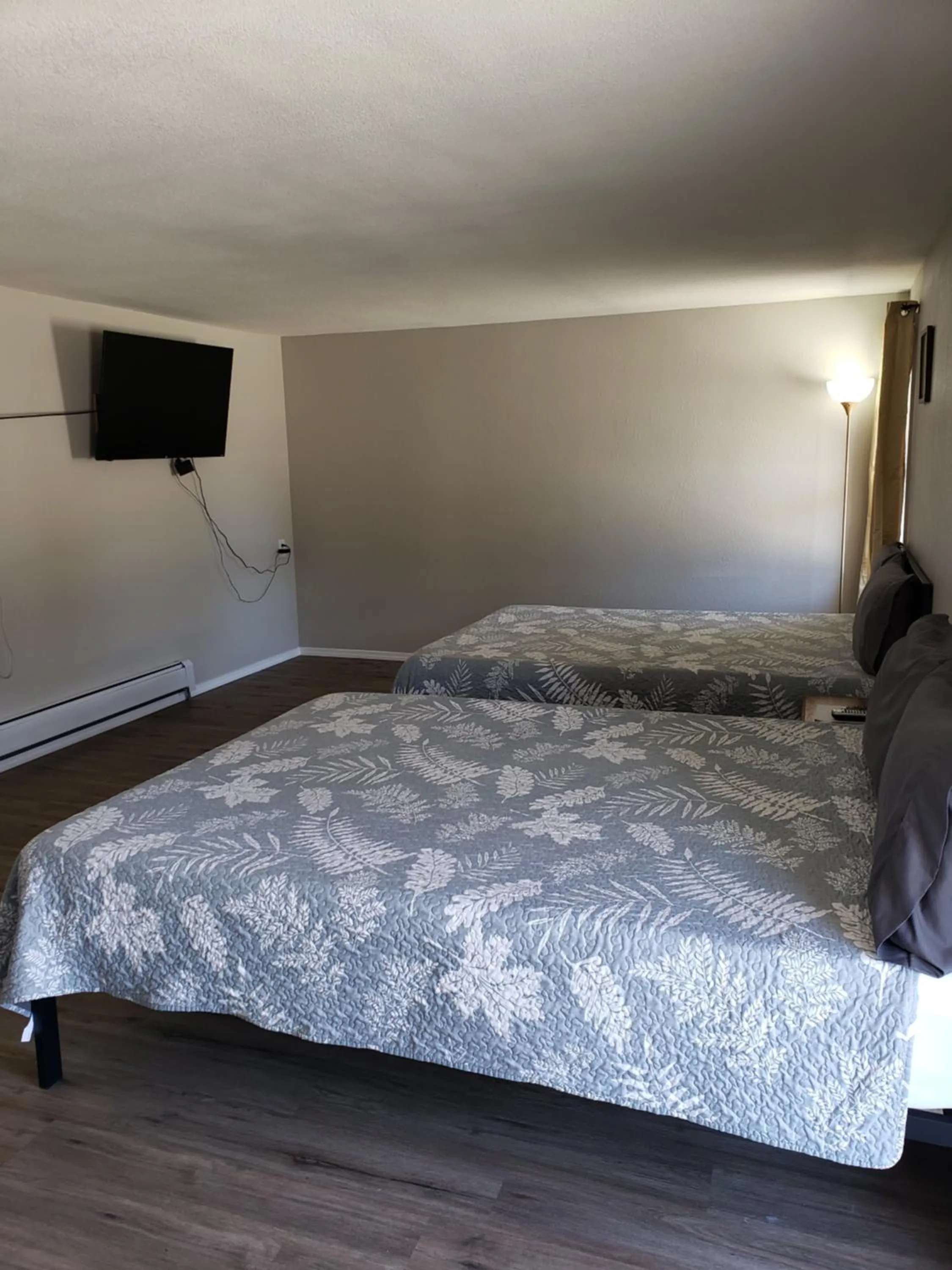 TV and multimedia, Bed in Golden Arrow Motel