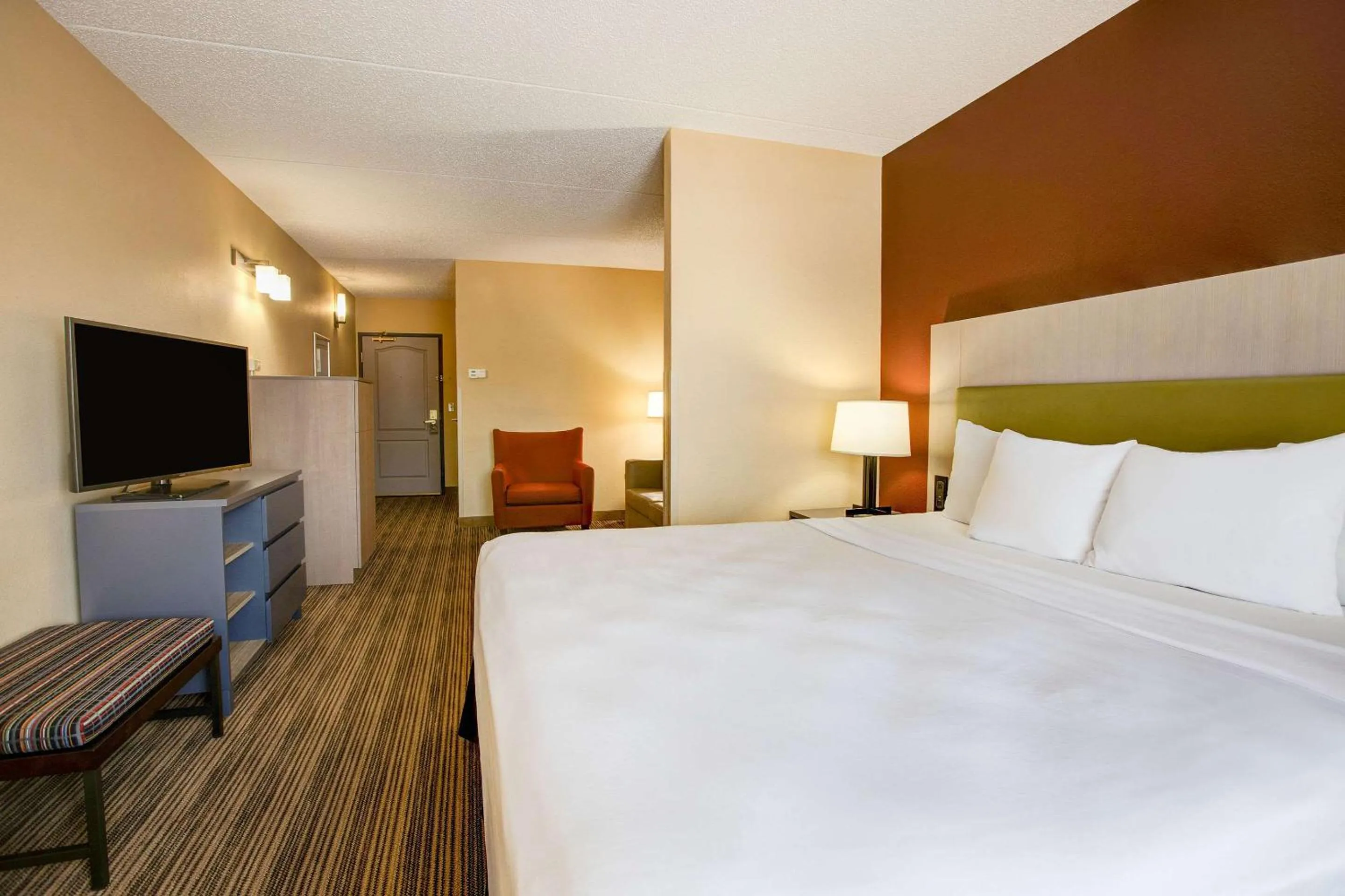Bedroom, Bed in Comfort Inn & Suites St Paul Northeast