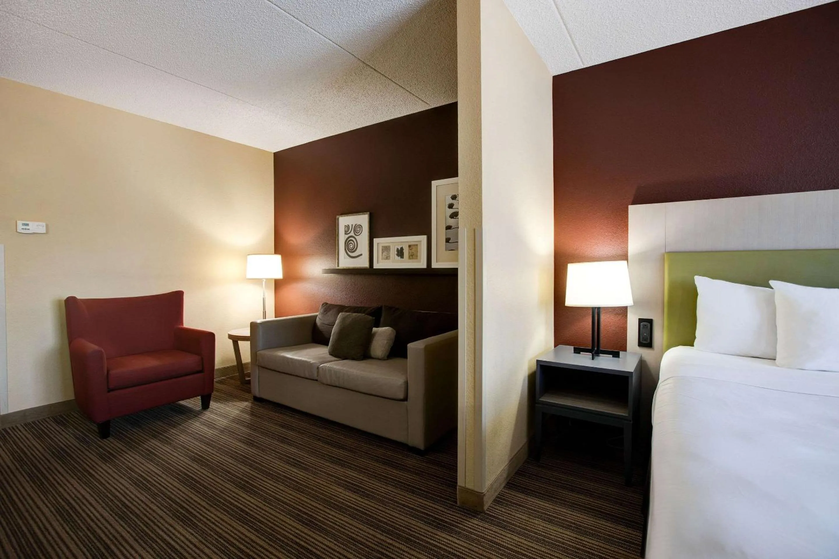 Bedroom, Bed in Comfort Inn & Suites St Paul Northeast