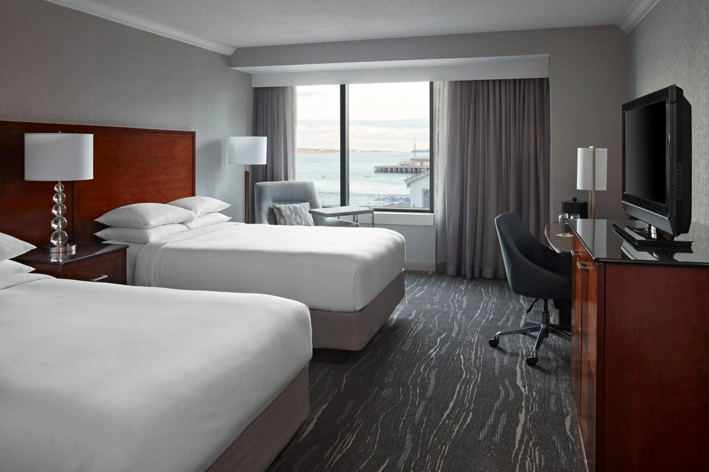 Photo of the whole room, Bed in Halifax Marriott Harbourfront Hotel