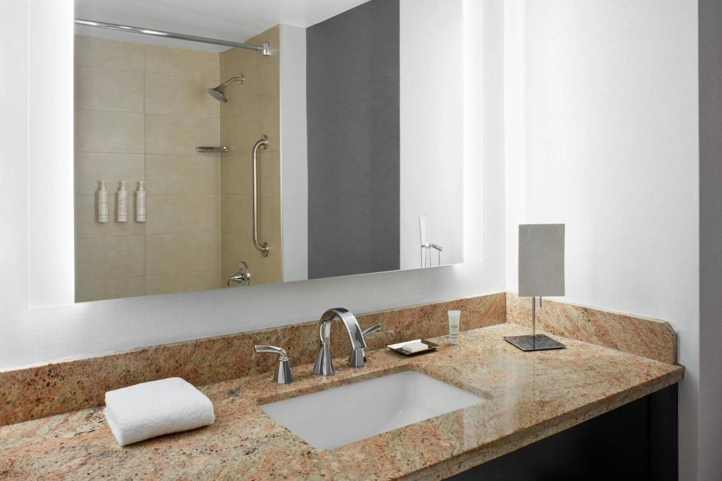 Bedroom in Halifax Marriott Harbourfront Hotel