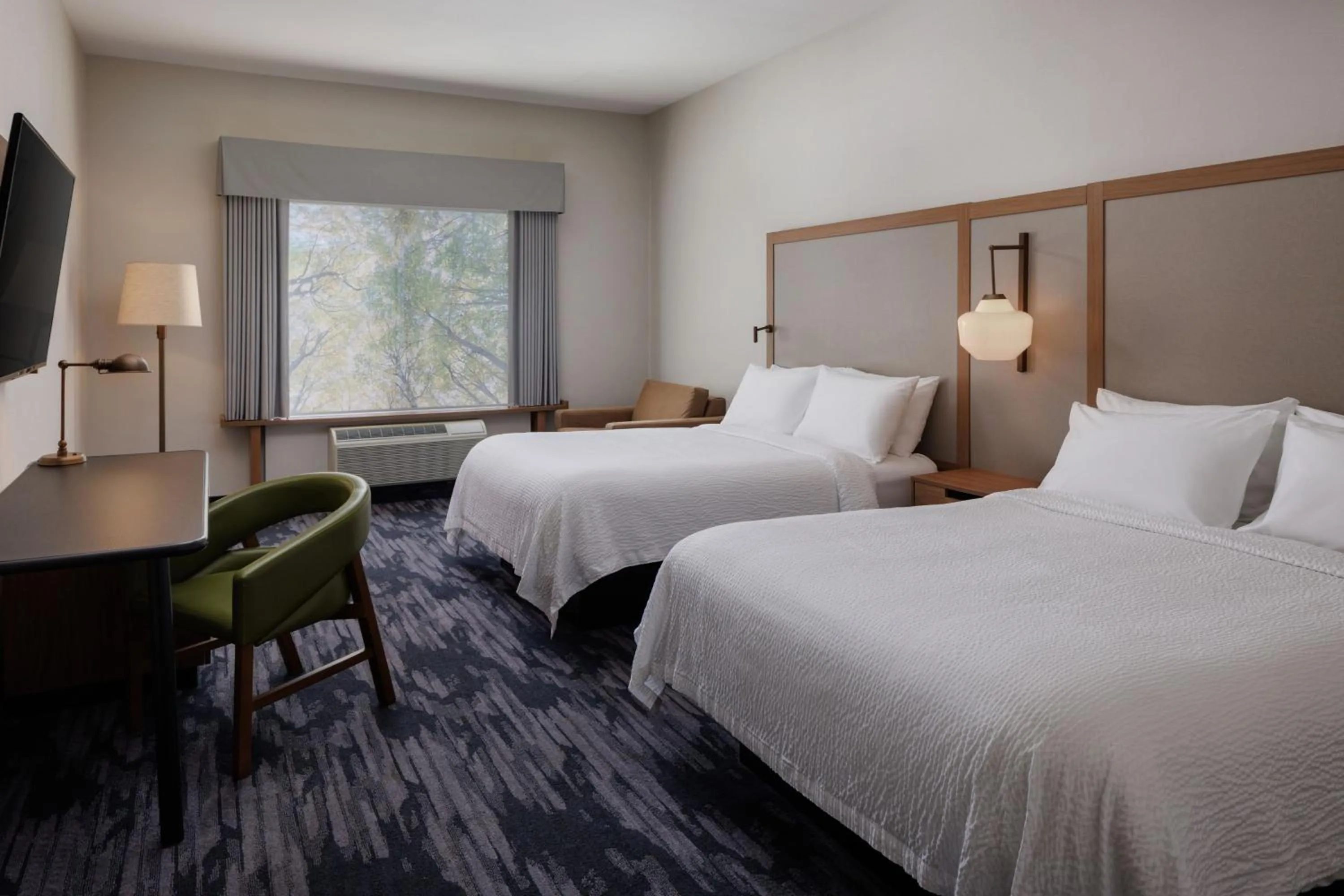Photo of the whole room, Bed in Fairfield Inn & Suites by Marriott Kelowna