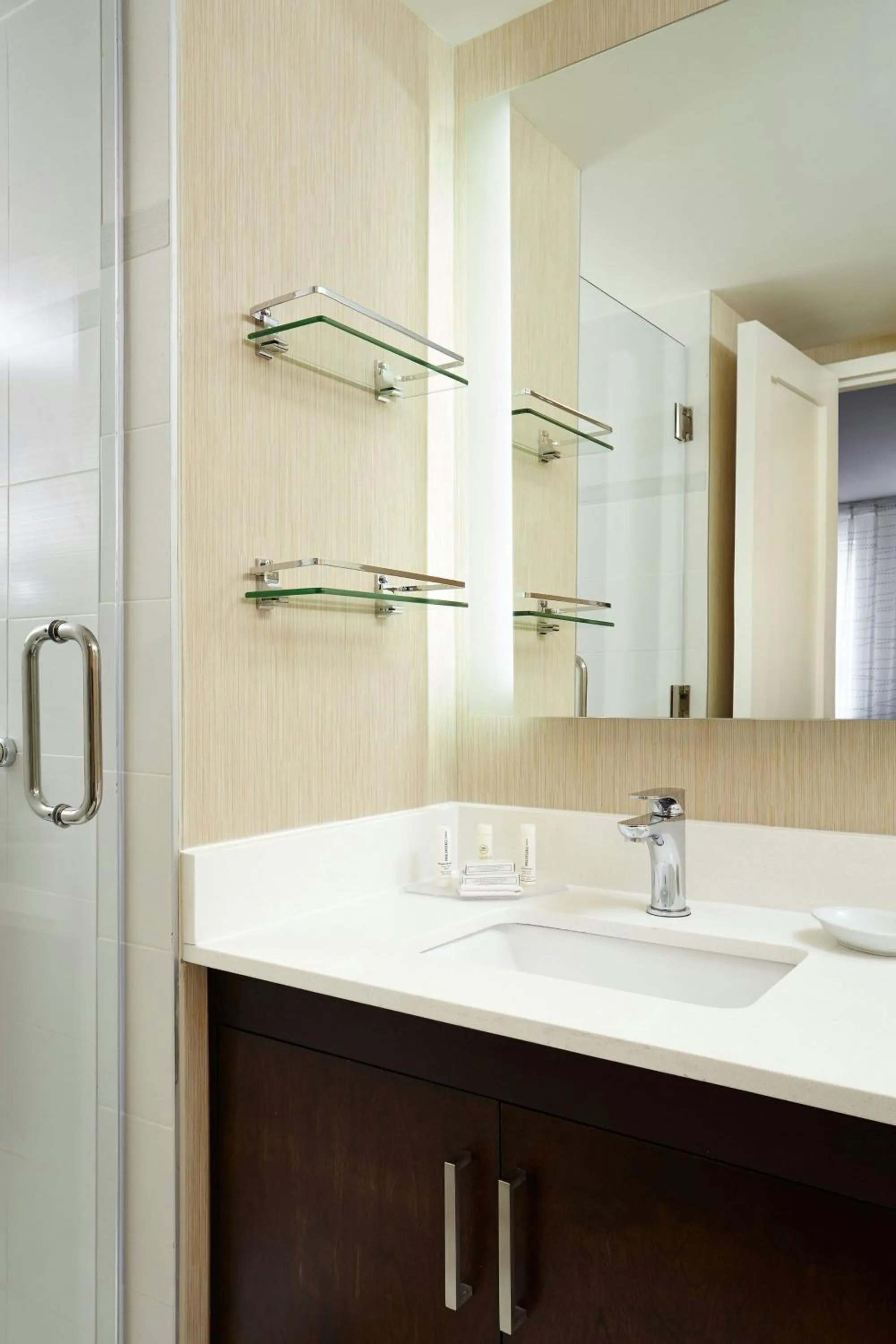 Bathroom in Residence Inn by Marriott Montréal Downtown