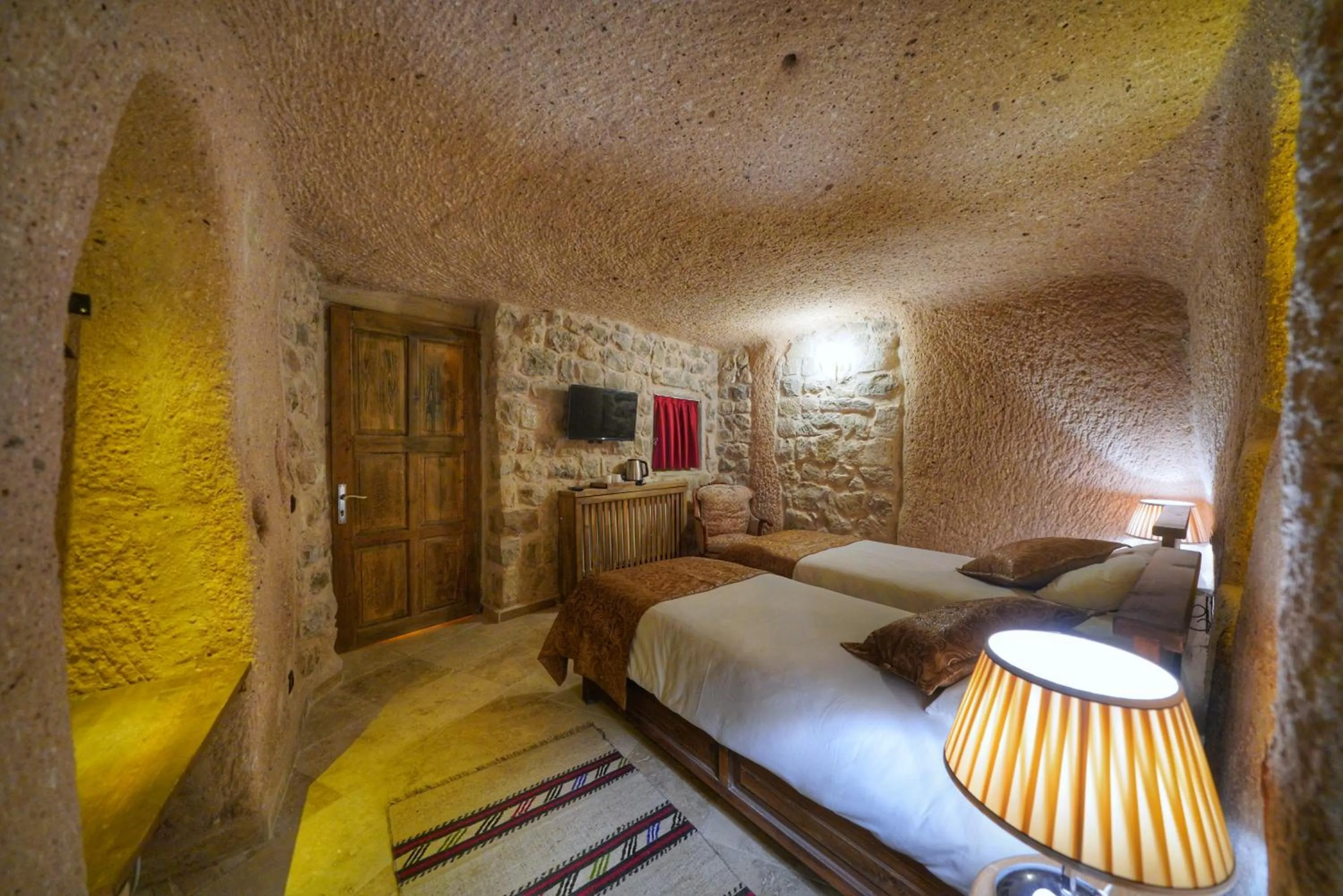 TV and multimedia, Bed in Takaev Cave House