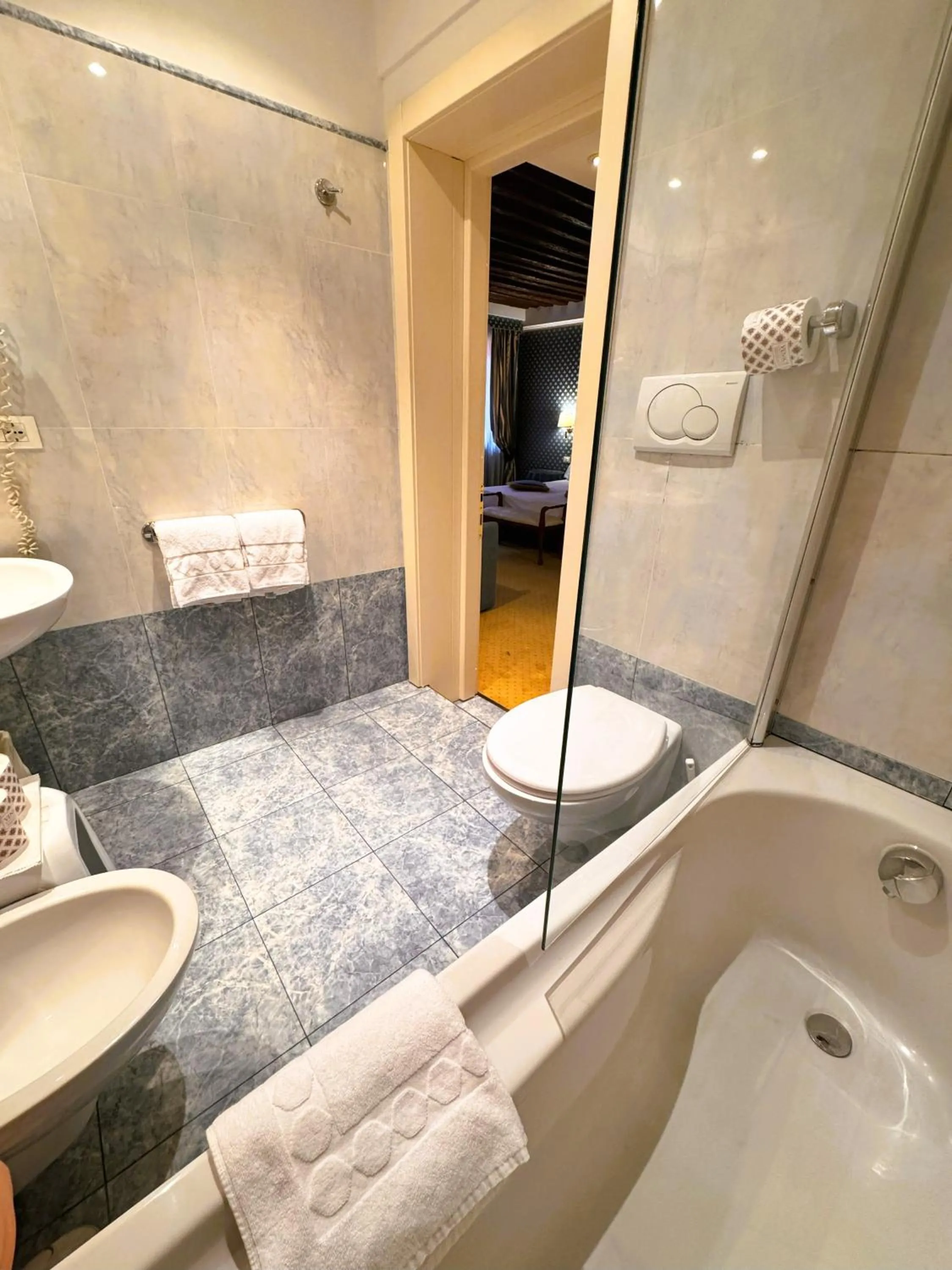 Shower in Hotel Corte Contarina