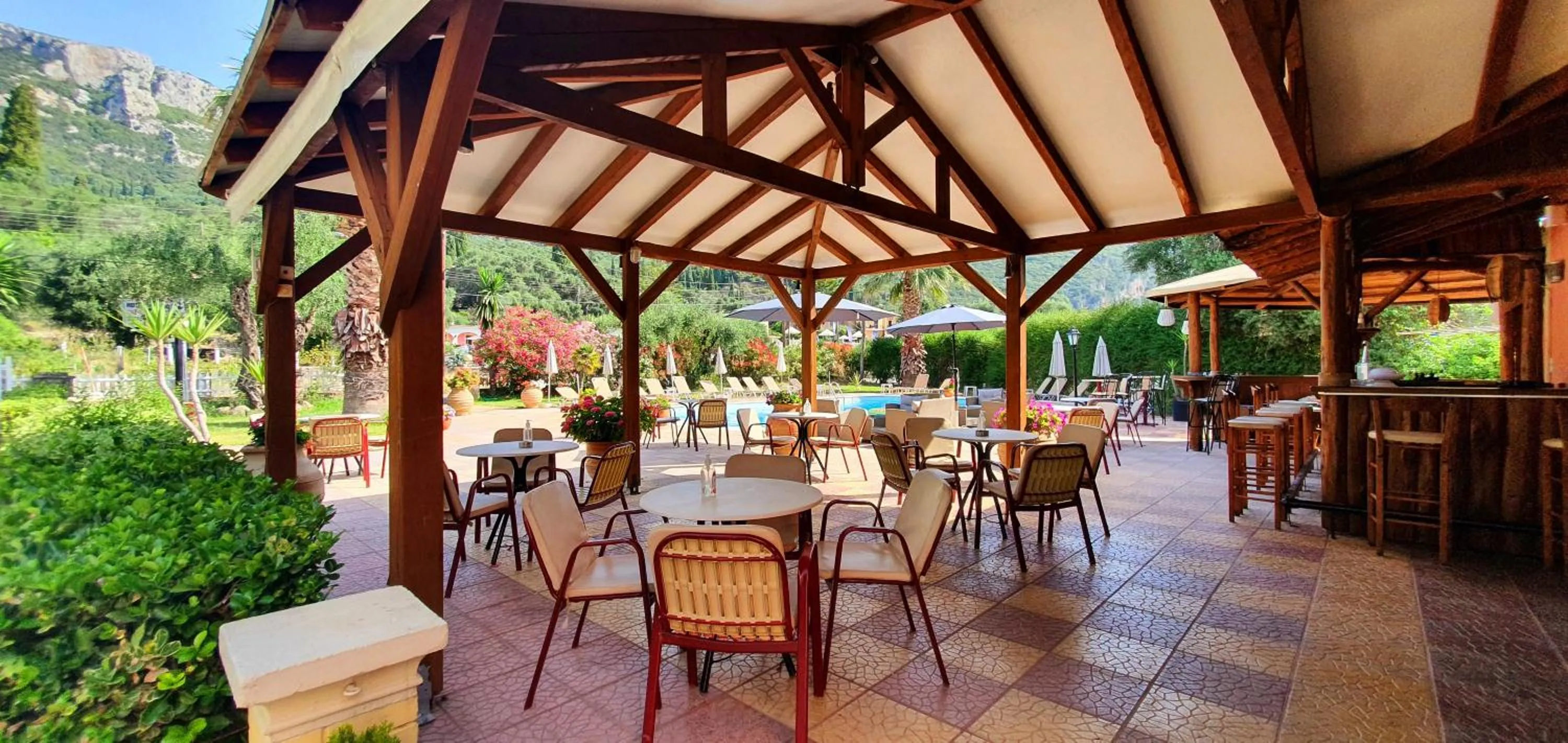 Restaurant/places to eat in Phivos Hotel