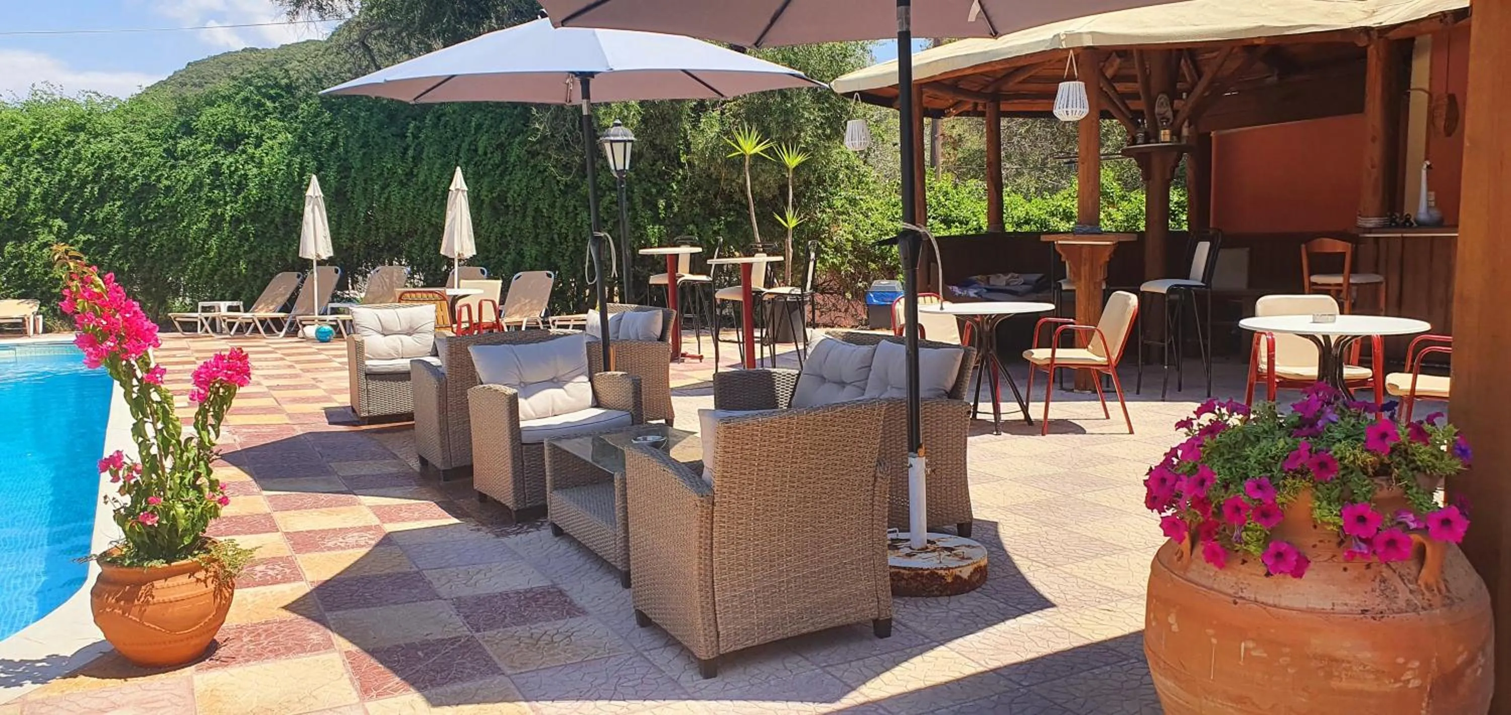 Restaurant/places to eat in Phivos Hotel