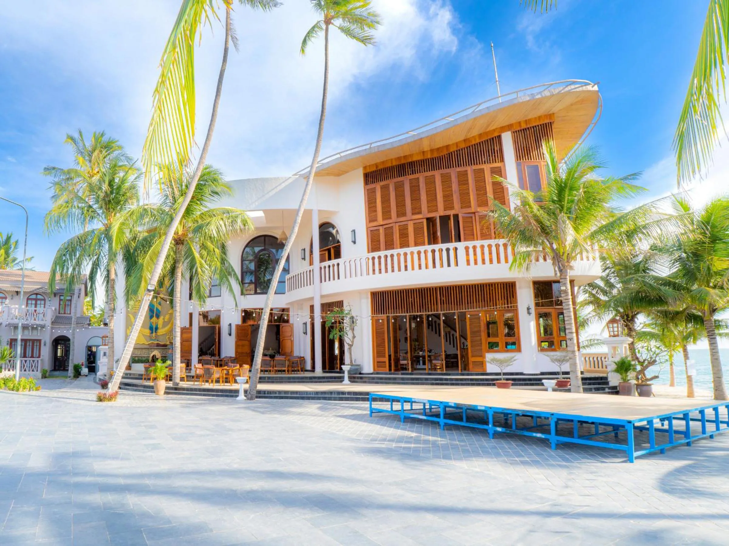 Restaurant/places to eat in Le' VIVA Resort Mui Ne